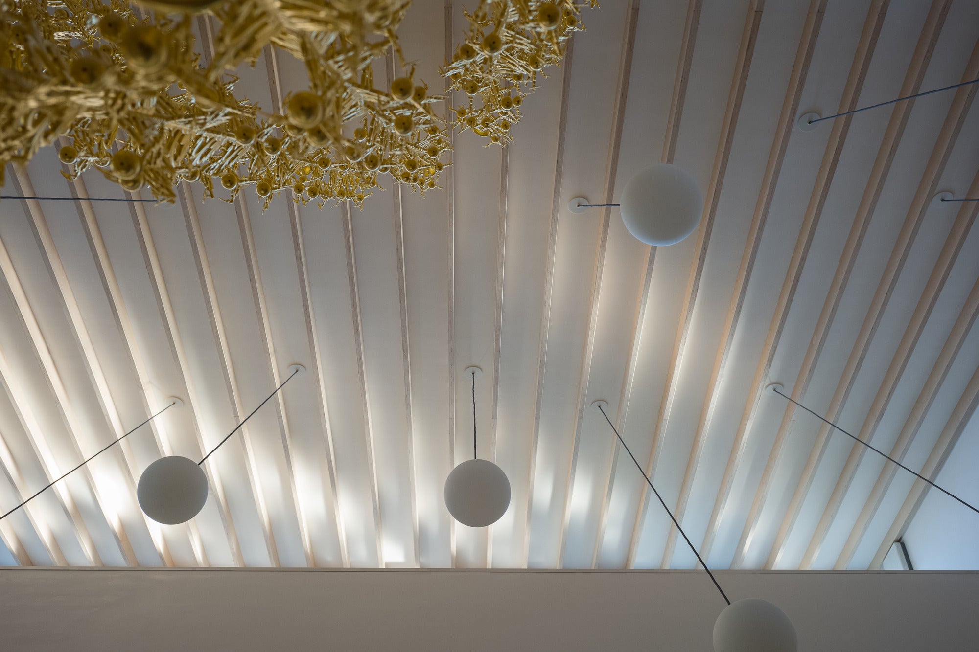 MOSER white pendant lamp