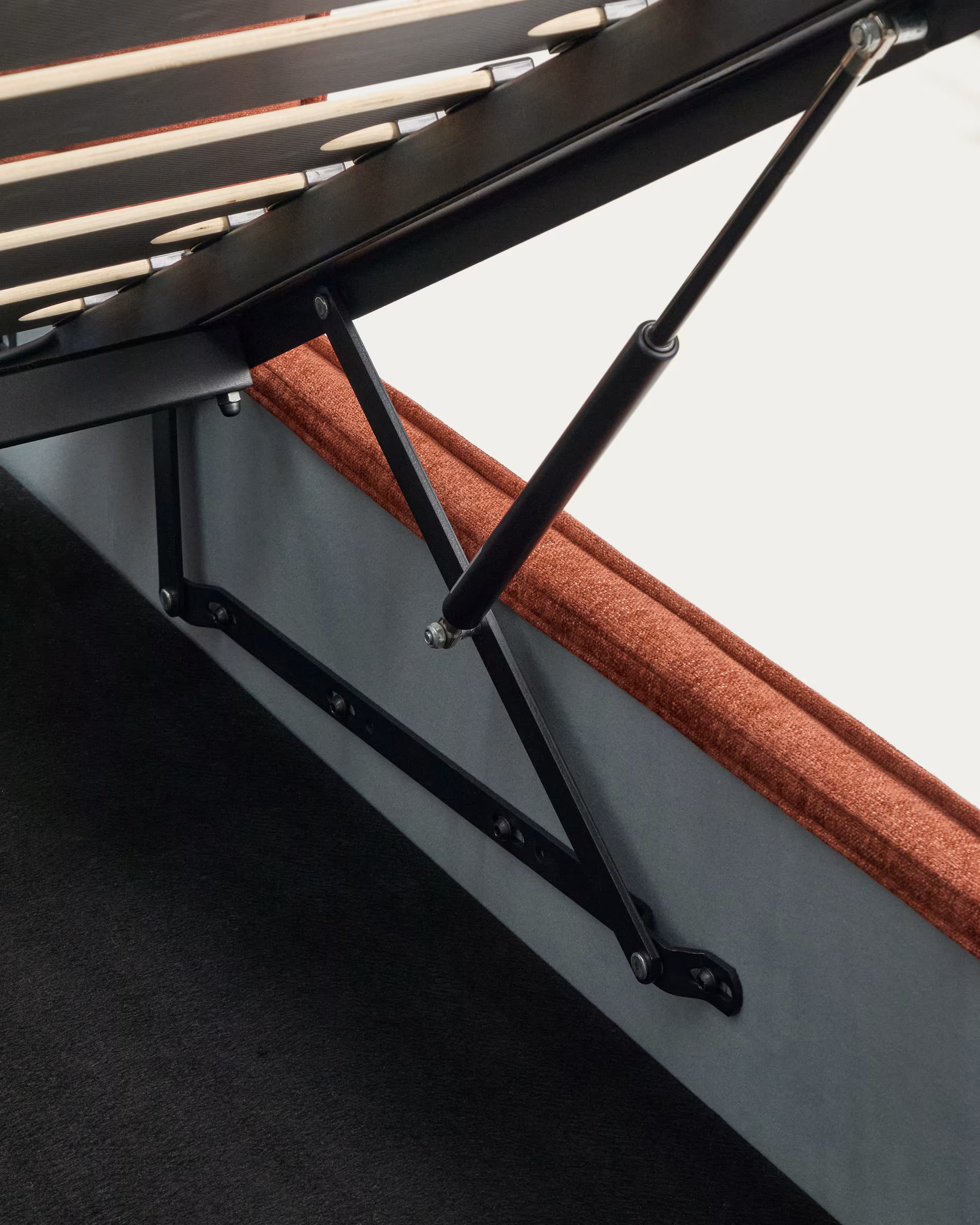 Posteľ s úložným priestorom ARVIAN tehlový šenil