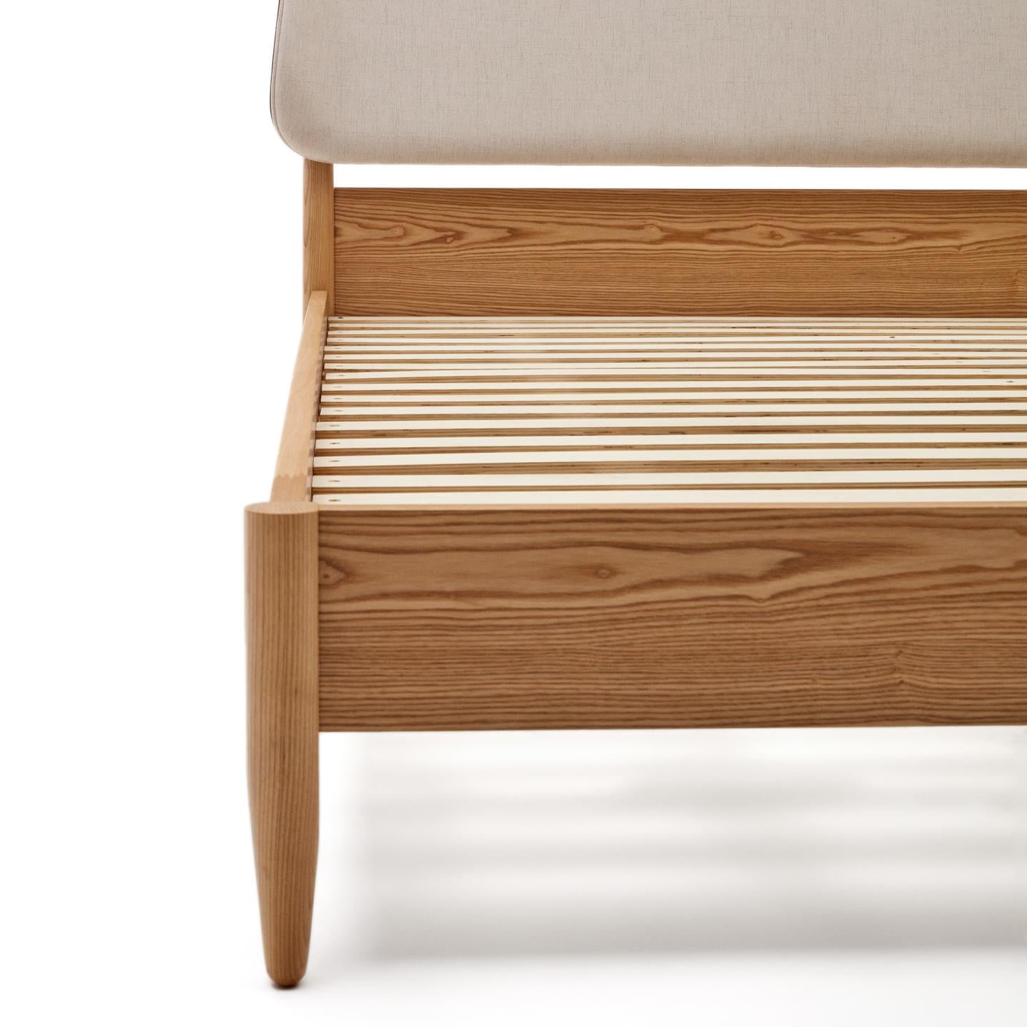 Łóżko OCTAVIA sklejka jesionowa La Forma Eye on Design