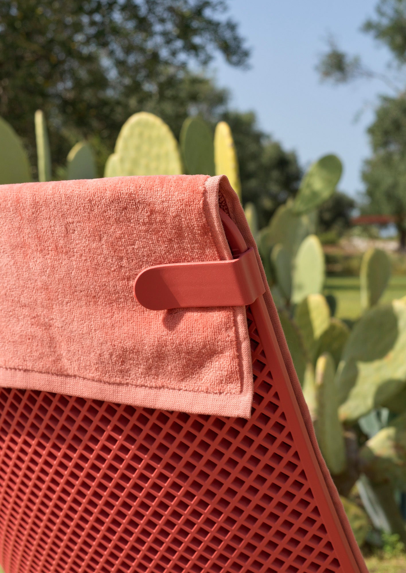Coral NET Outdoor Armchair