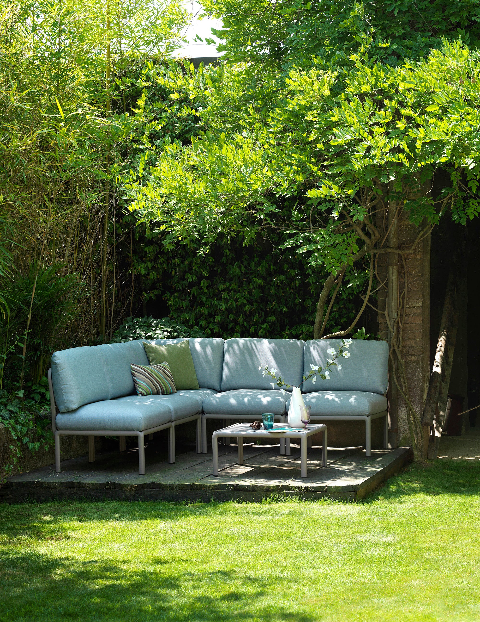 Modular Outdoor Corner Sofa KOMODO 5 Beige Sunbrella® with Green Agave Base