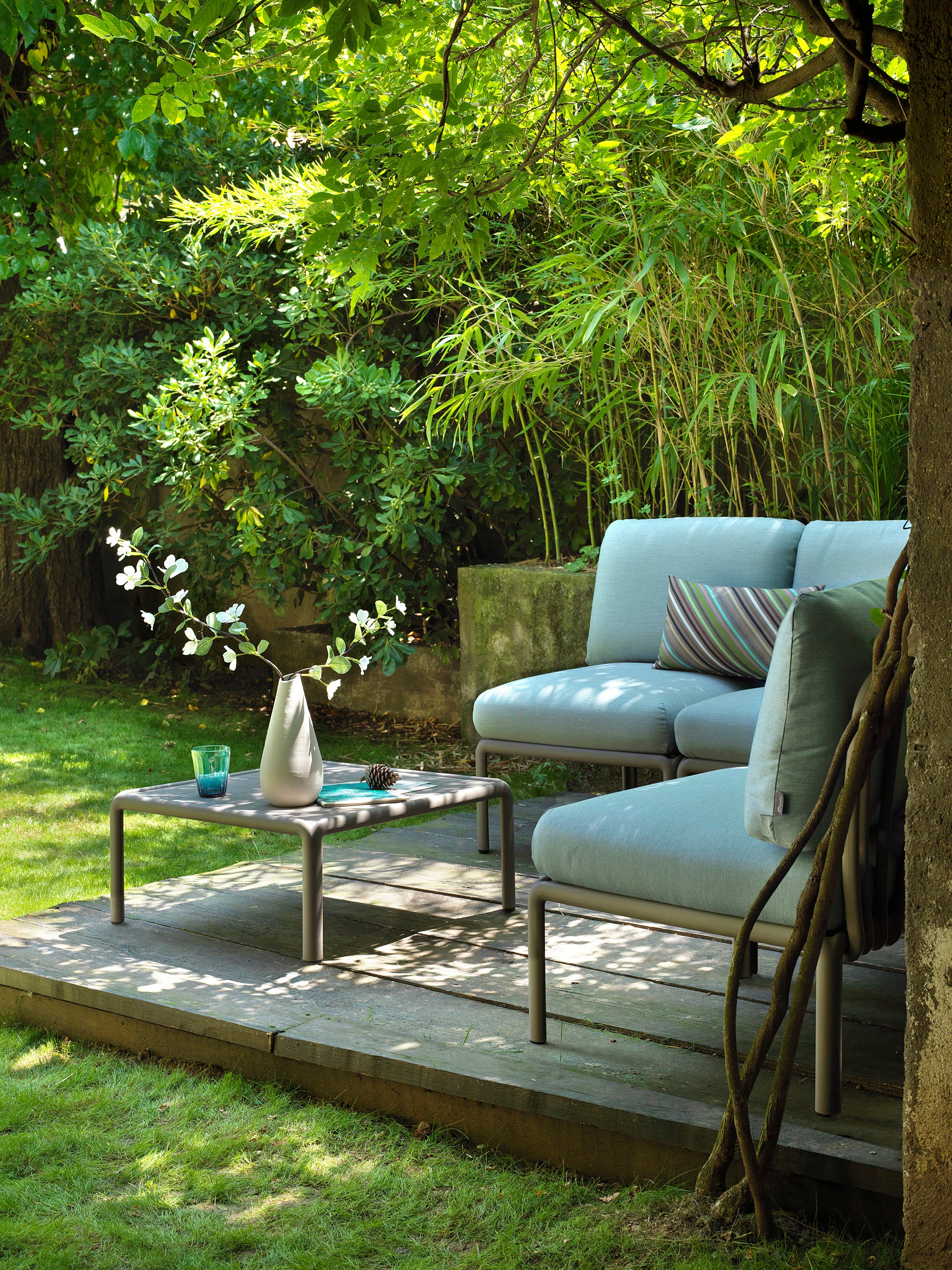 Modular Outdoor Corner Sofa KOMODO 5 Beige Sunbrella® with Green Agave Base