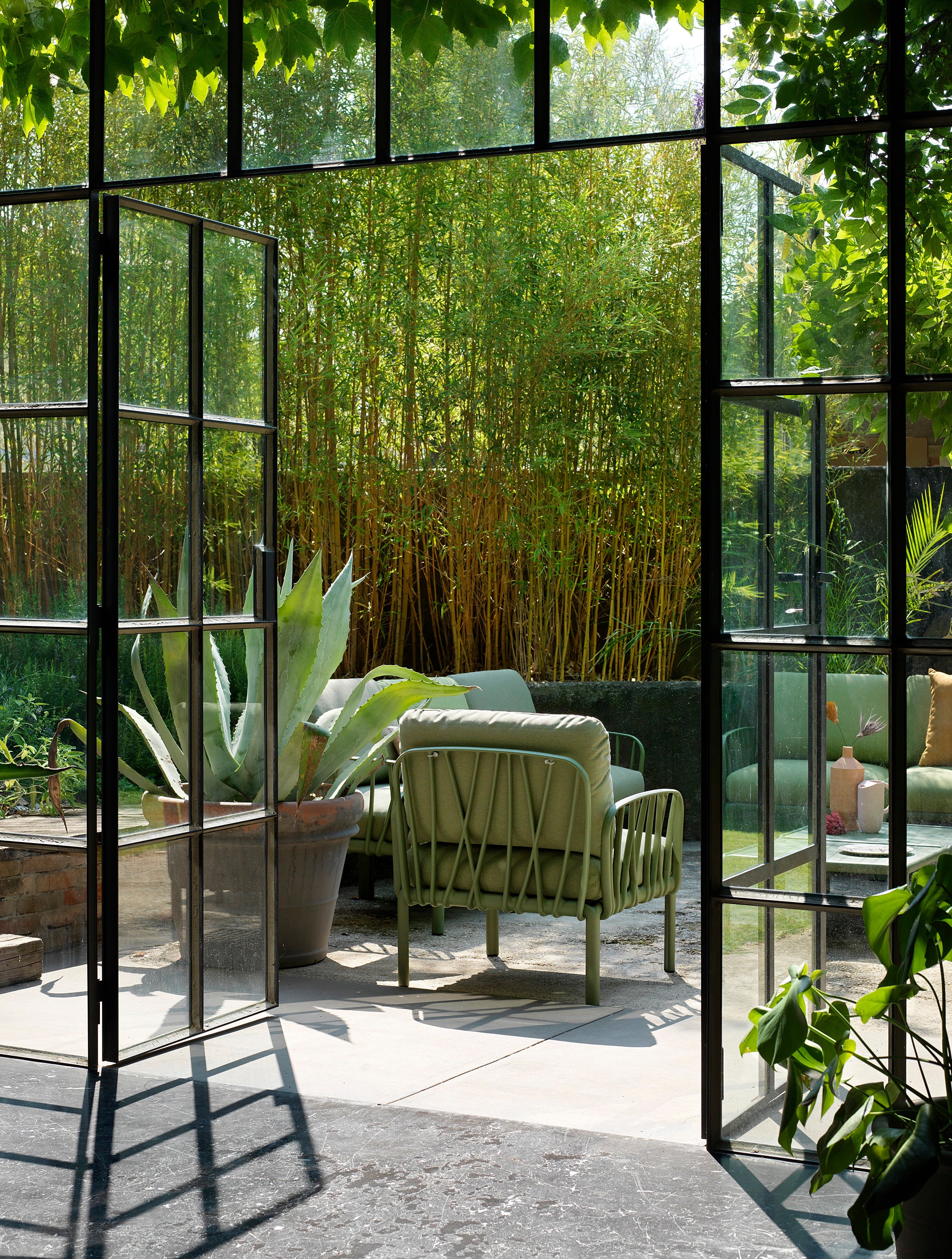 Záhradné kreslo KOMODO modré Sunbrella® s podstavou z agáve zelenej