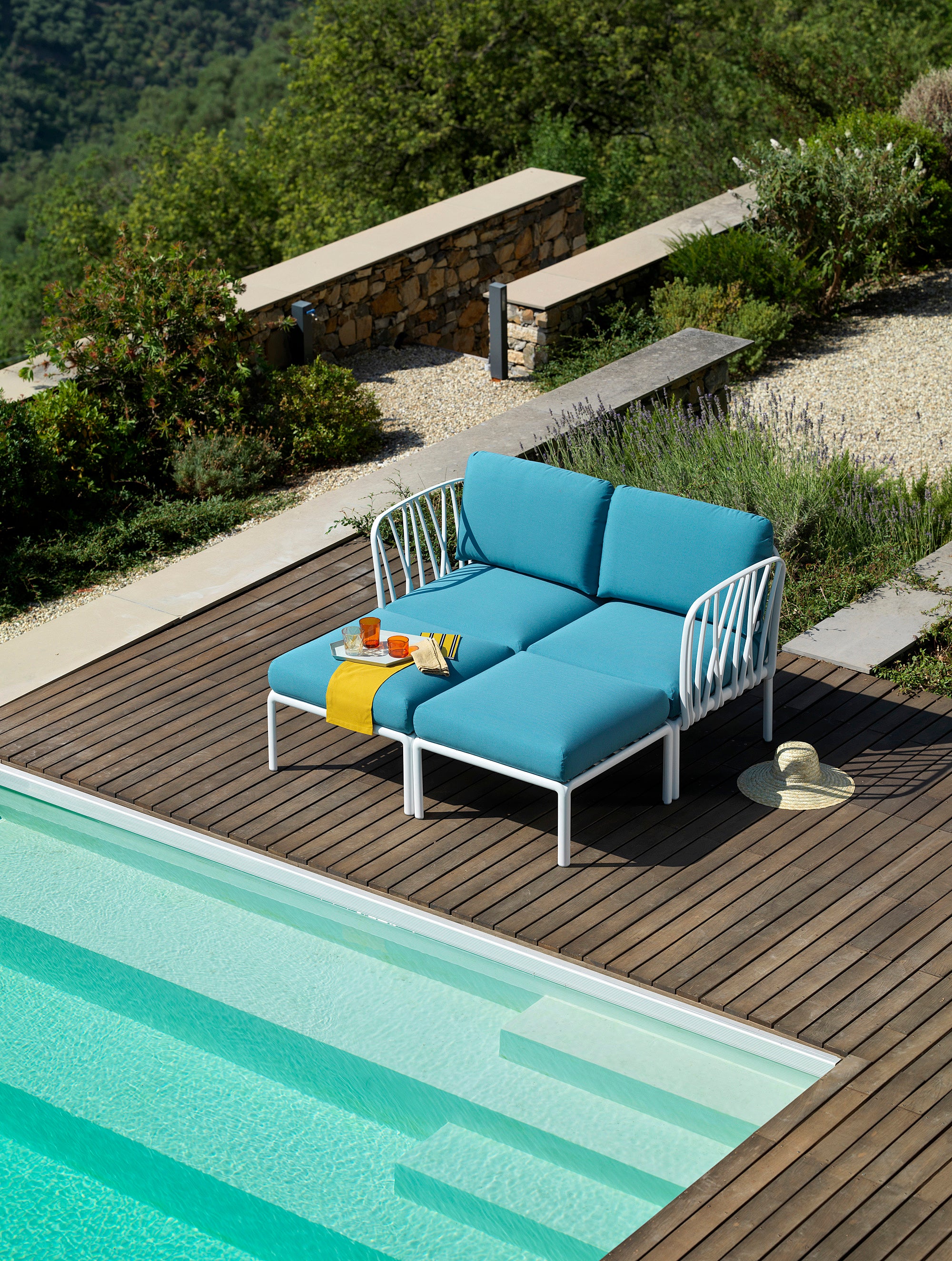 Exteriérový puf KOMODO modrý Sunbrella® s taupe základňou