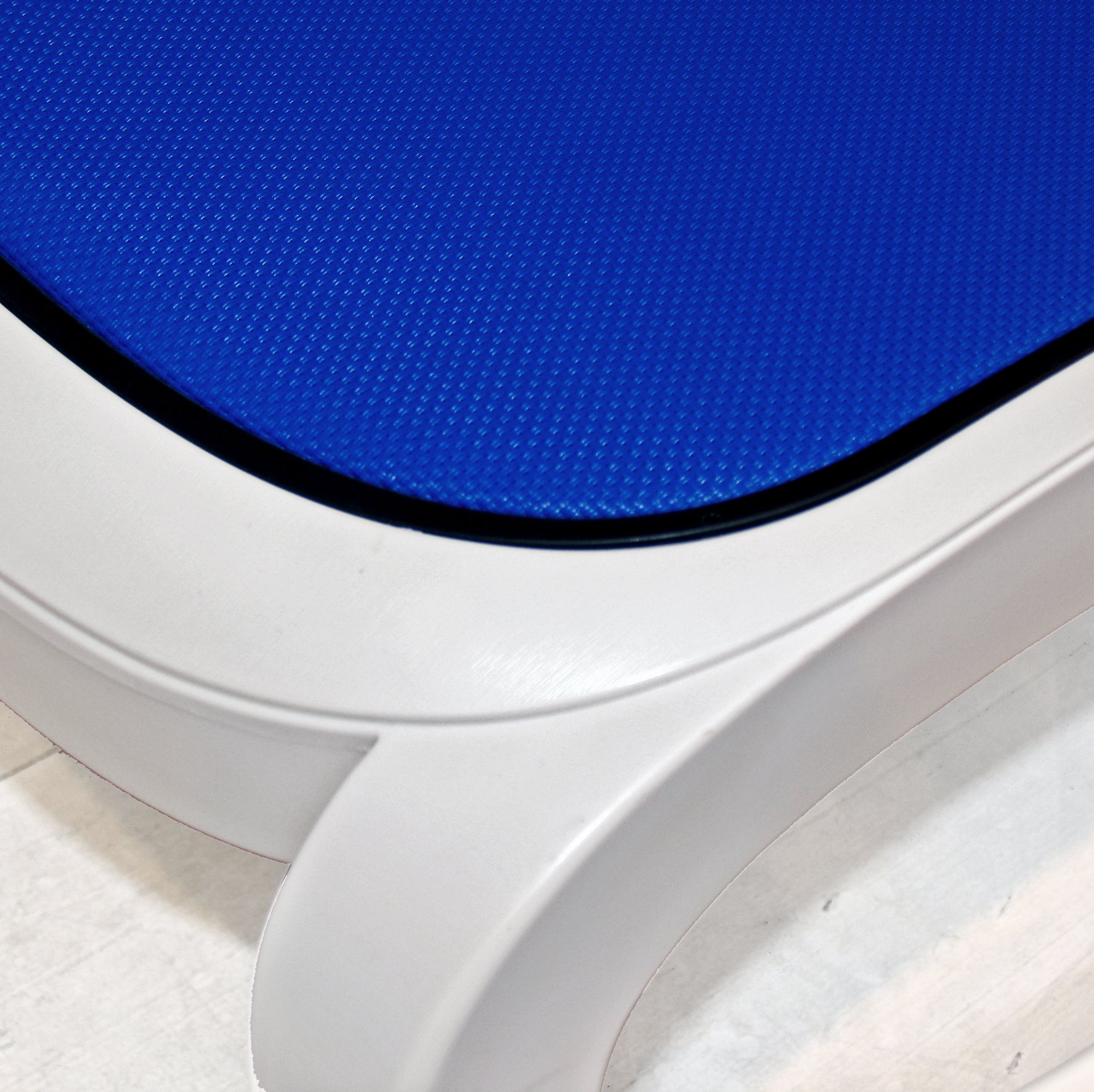 ALFA White Outdoor Lounger