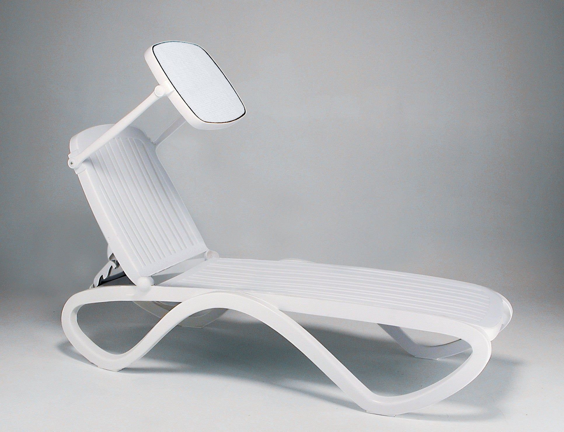 TROPICO White Outdoor Lounger