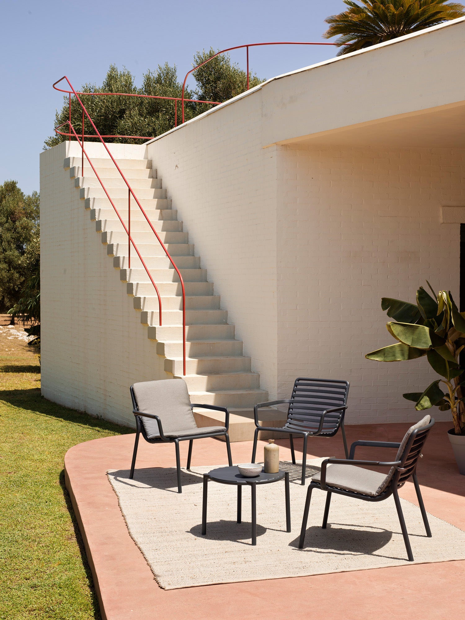 Kulatý bočný stolík na vonkajšie použitie DOGA agave