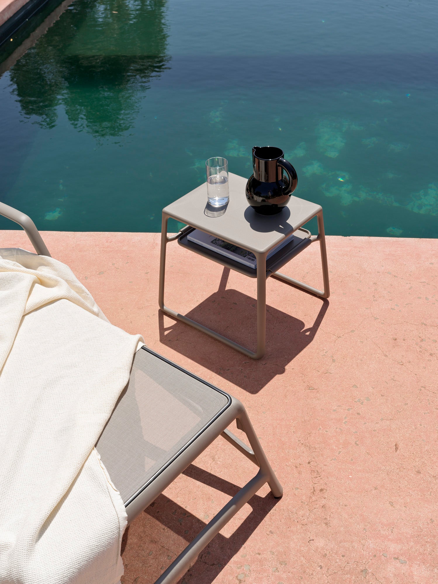 White Outdoor Side Table POP