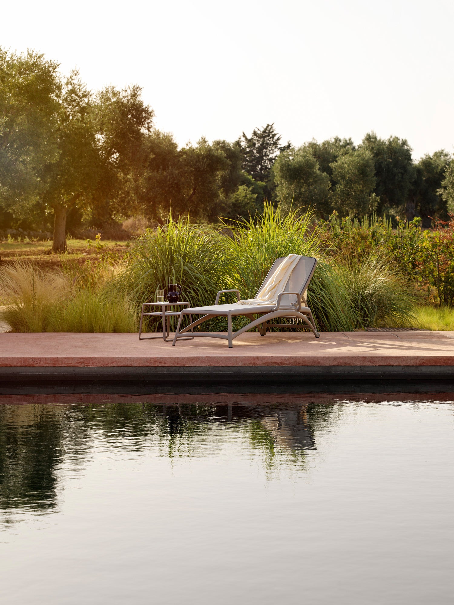 White Outdoor Side Table POP
