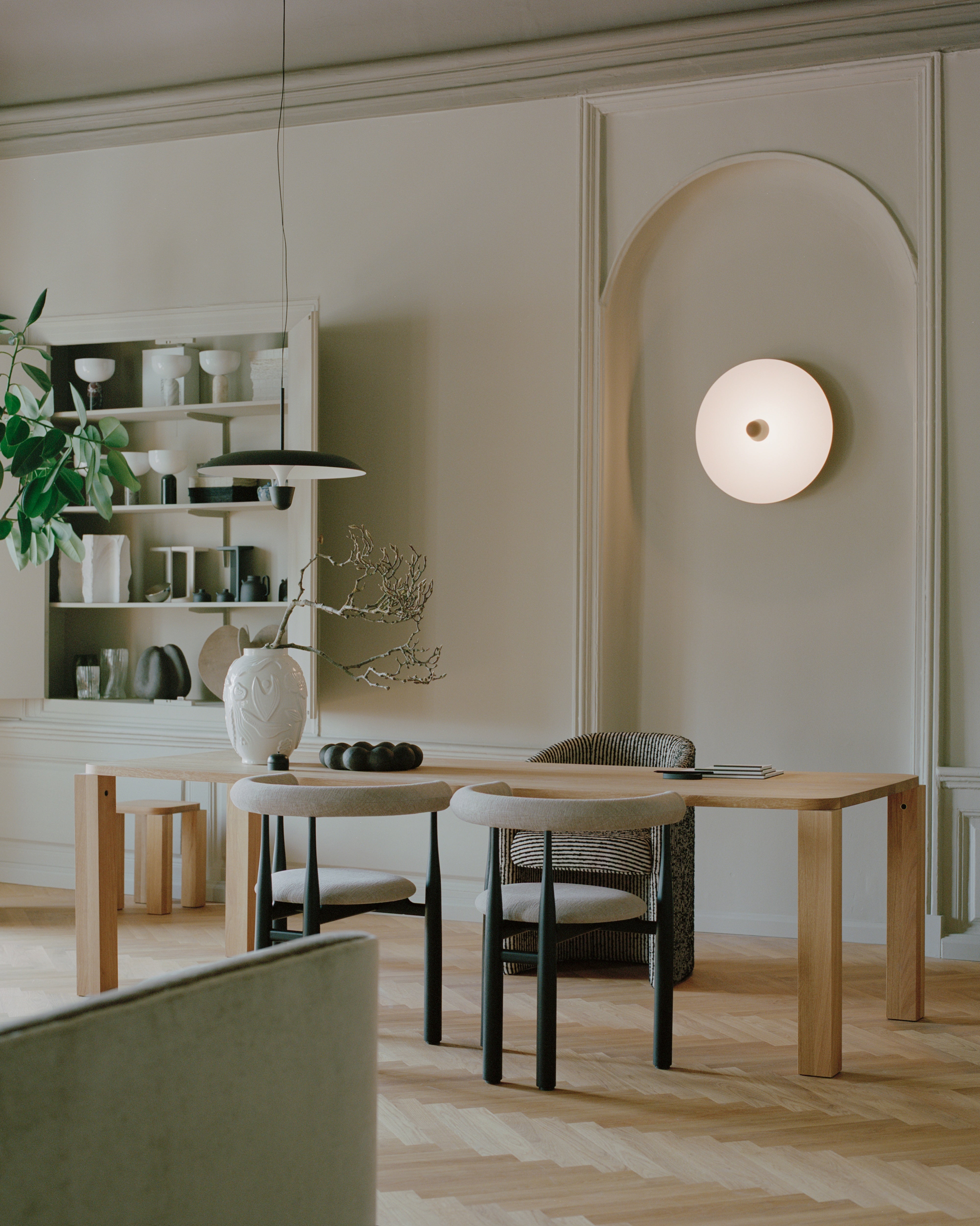 Nástenná lampa KANTARELL biela s niklovaným povrchom