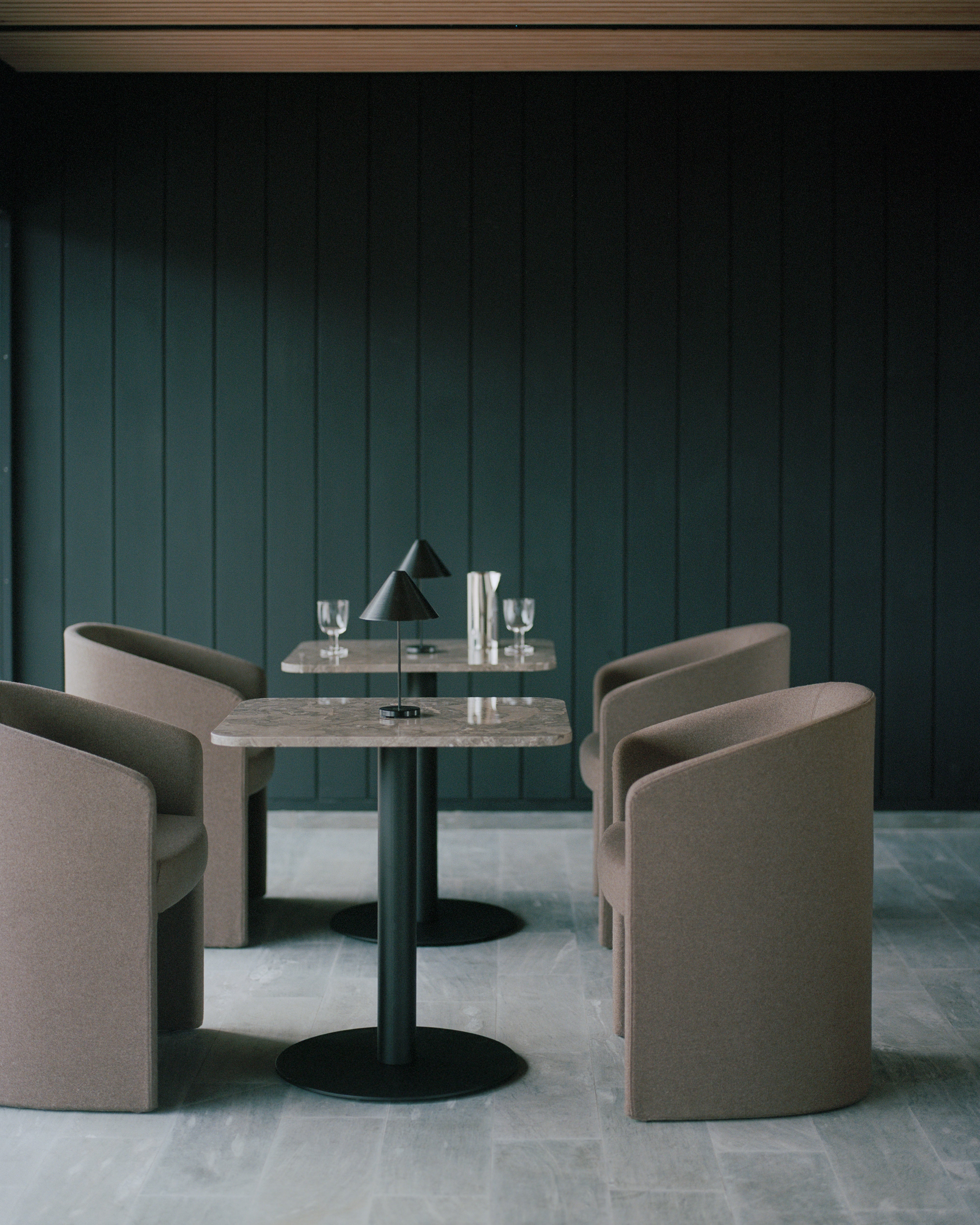 Barový stolík FLORENCE šedý mramor s čiernym podstavcom