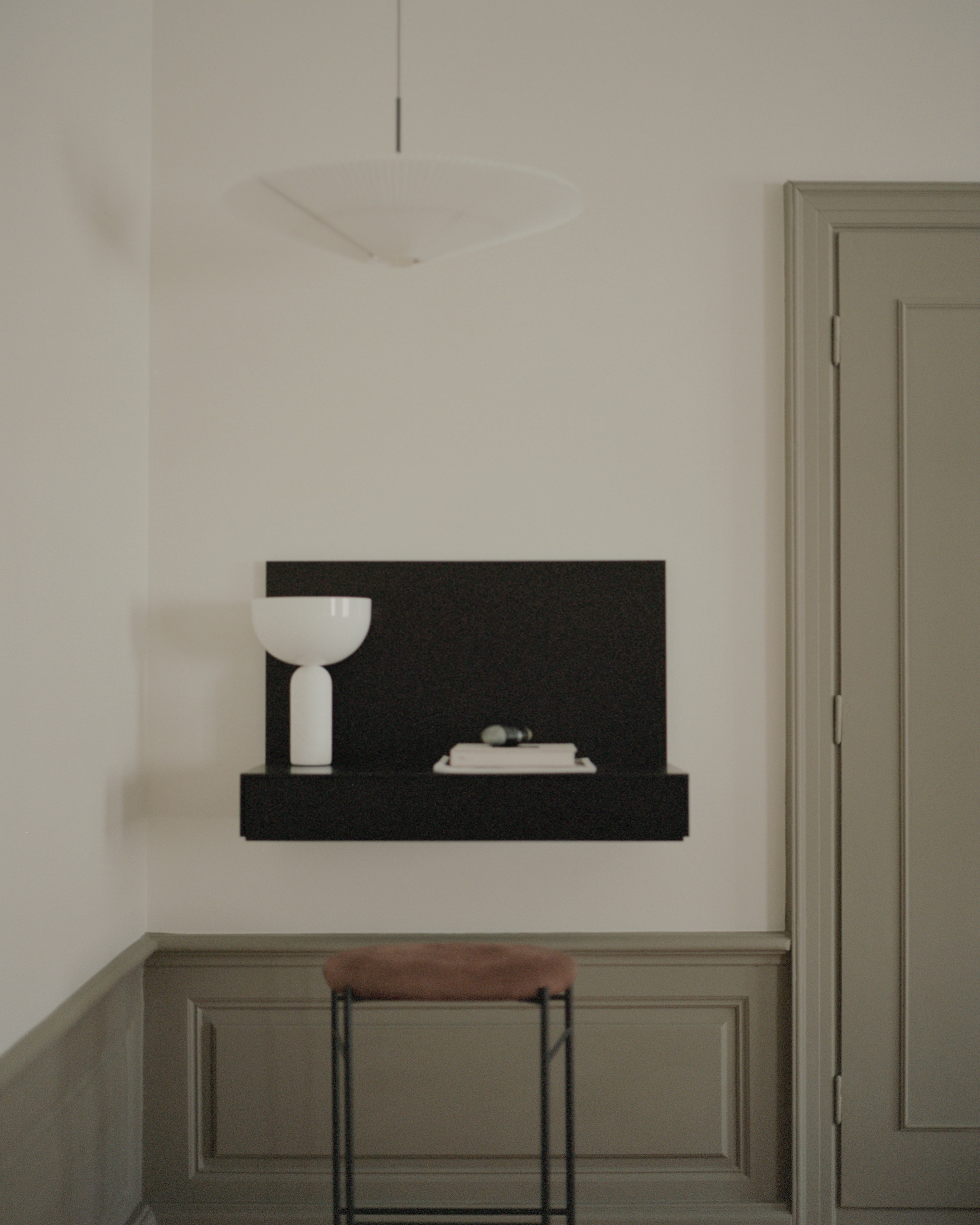 Závesná skrinka TANA čierny dubový dyha