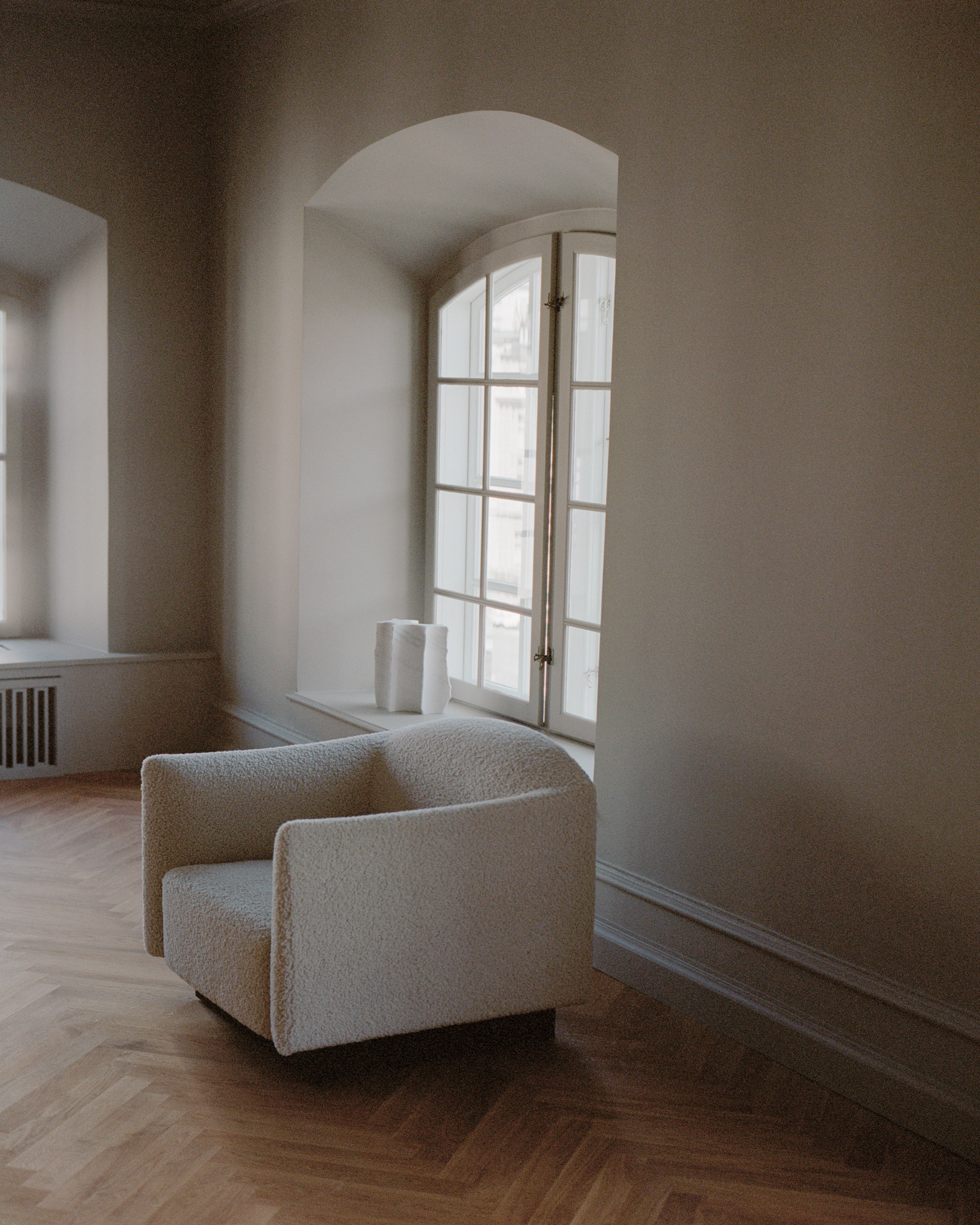 Shore plinth armchair upholstered