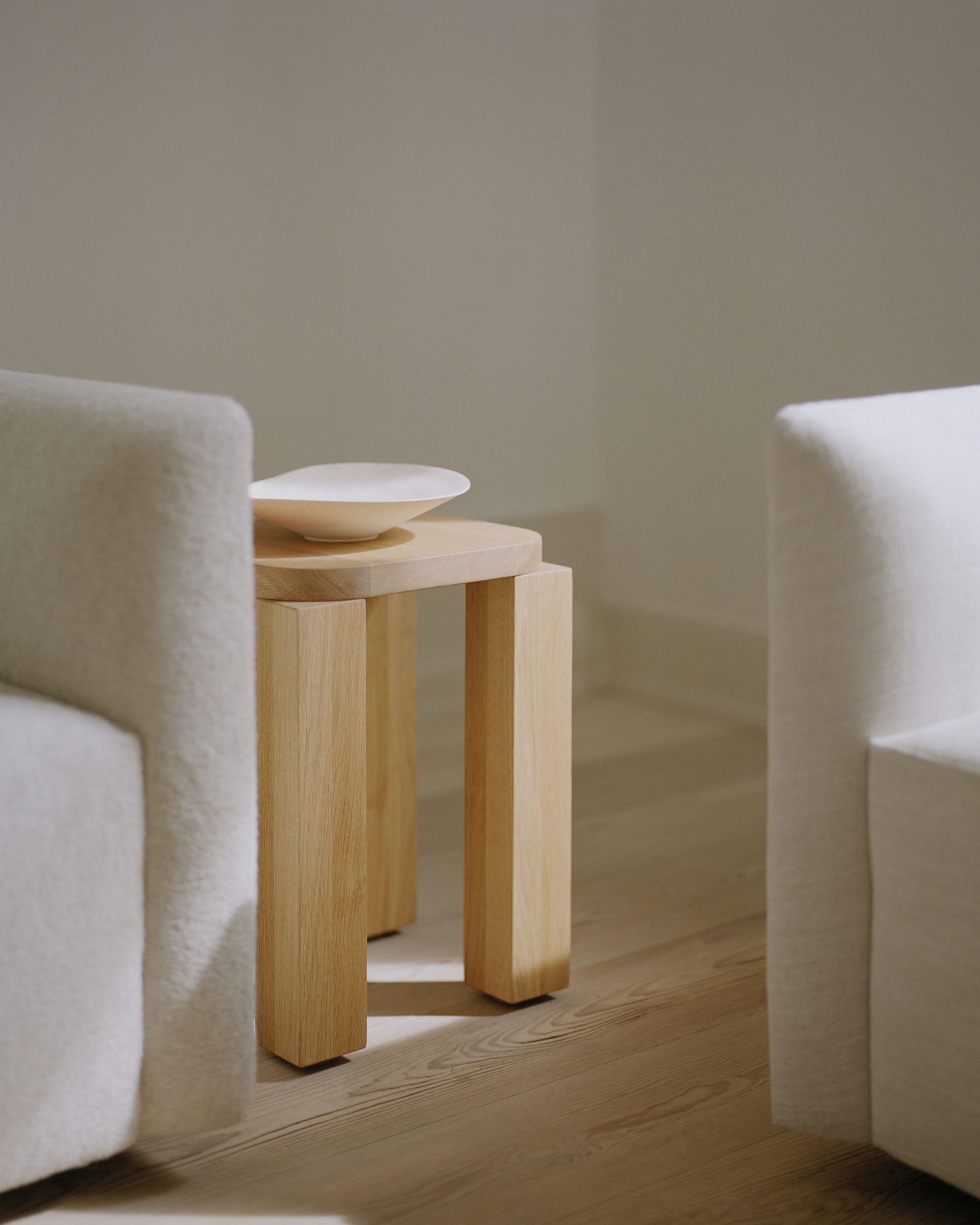 Oak atlas stool