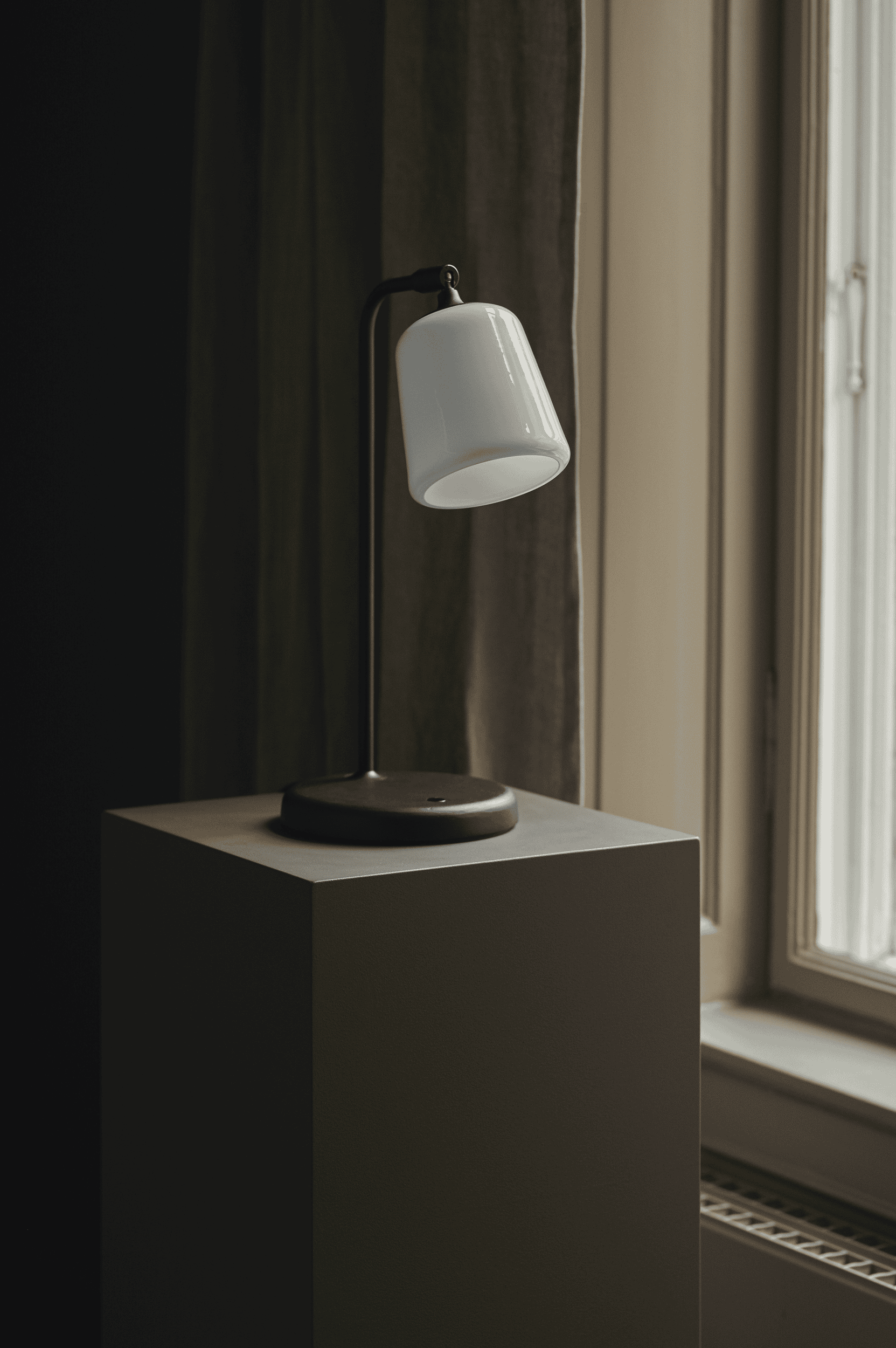 Desk lamp oak material