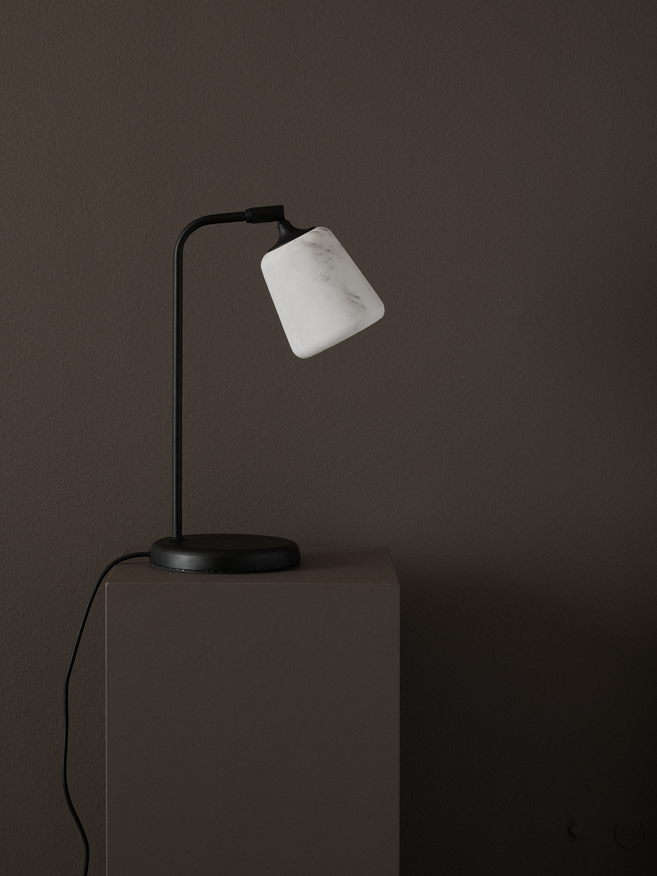 Desk lamp material white marble