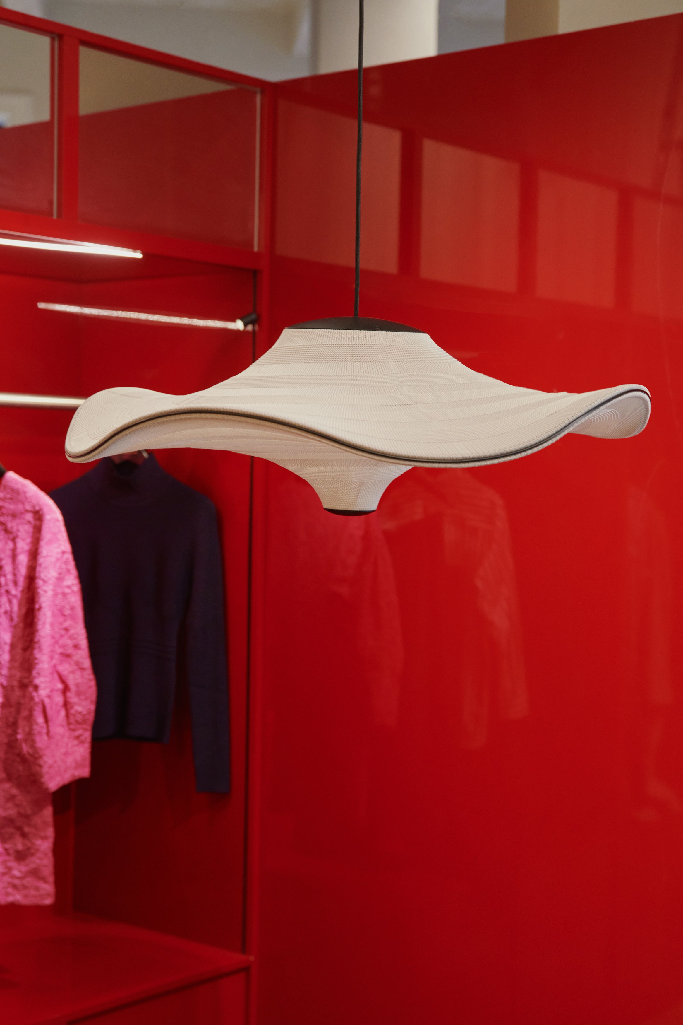 Závesná lampa FLYING terakota