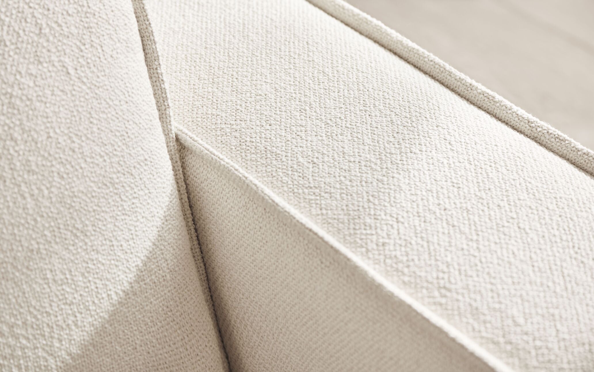 Sofa 2-modulová čalúnená NOORA čierna základňa