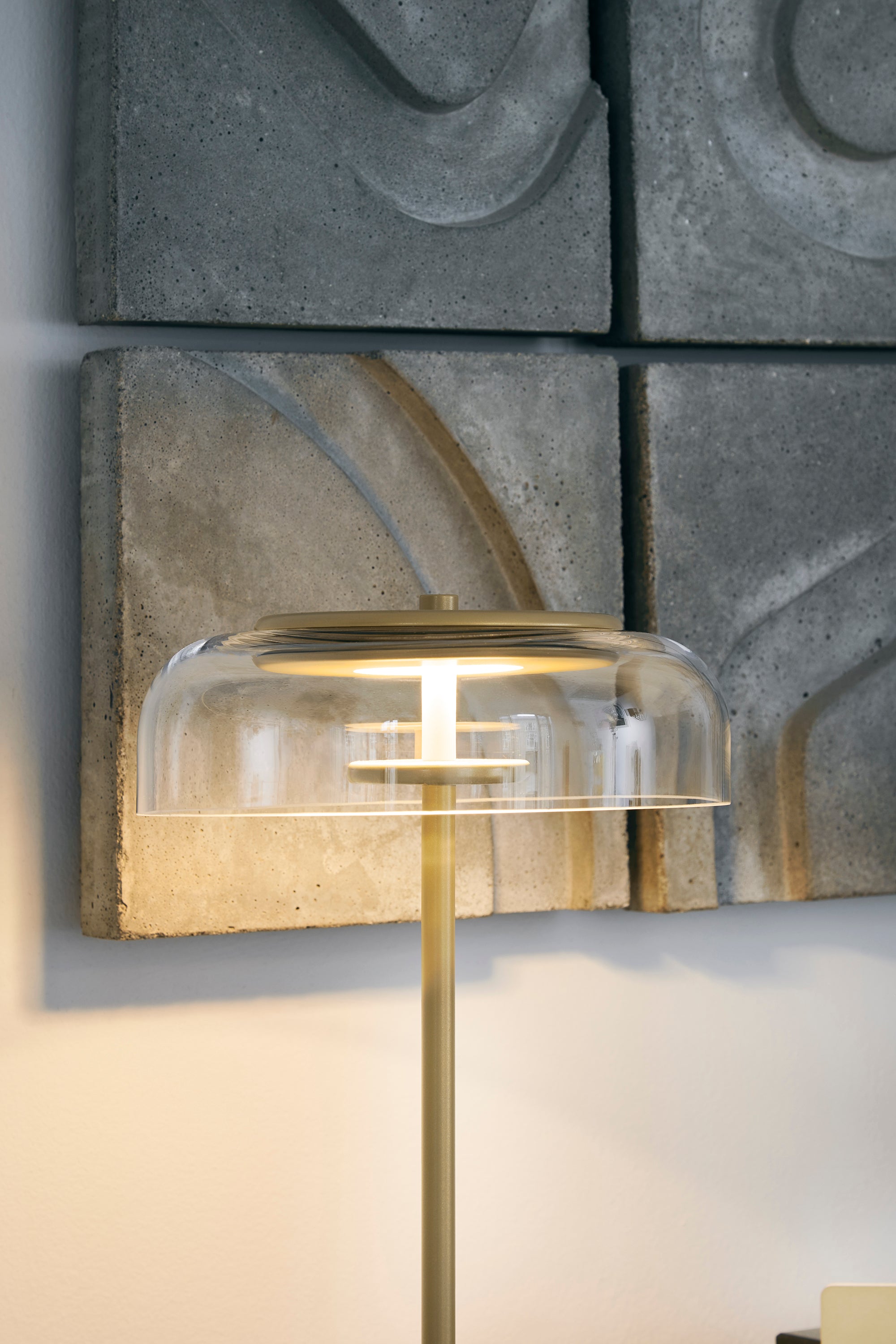 Stolná lampa BLOSSI zlatá s priehľadným sklom