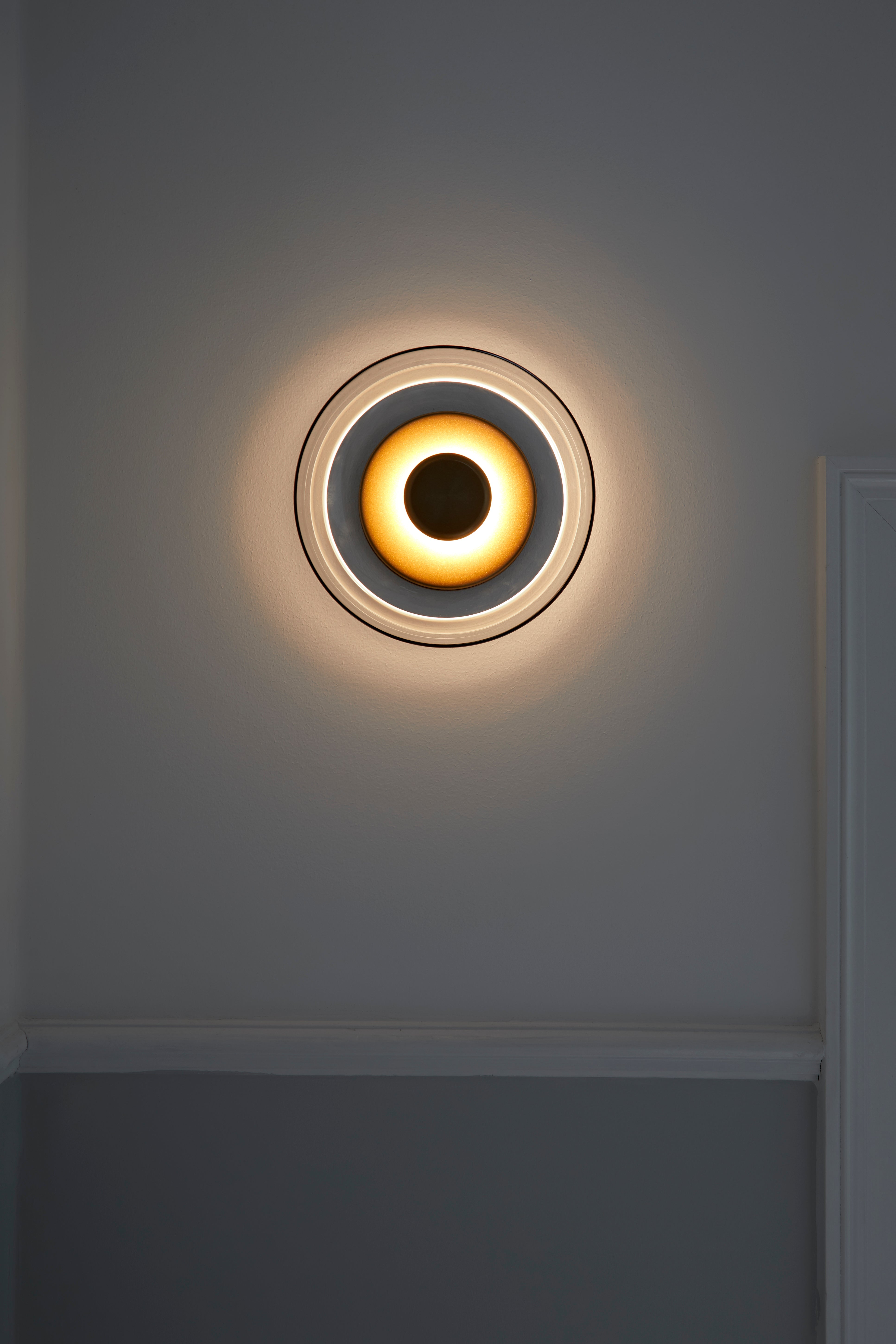 Nástenná lampa BLOSSI zlatá s opálovým sklom