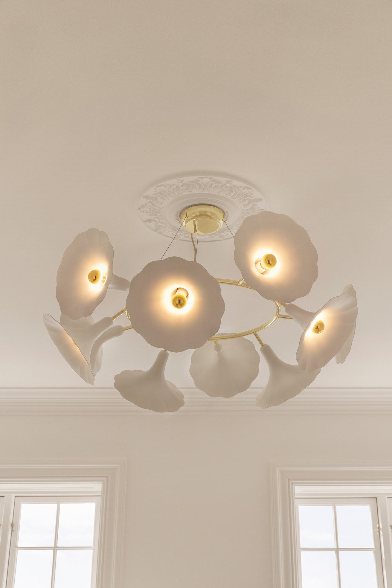 Luster PETALII 10 biely kov