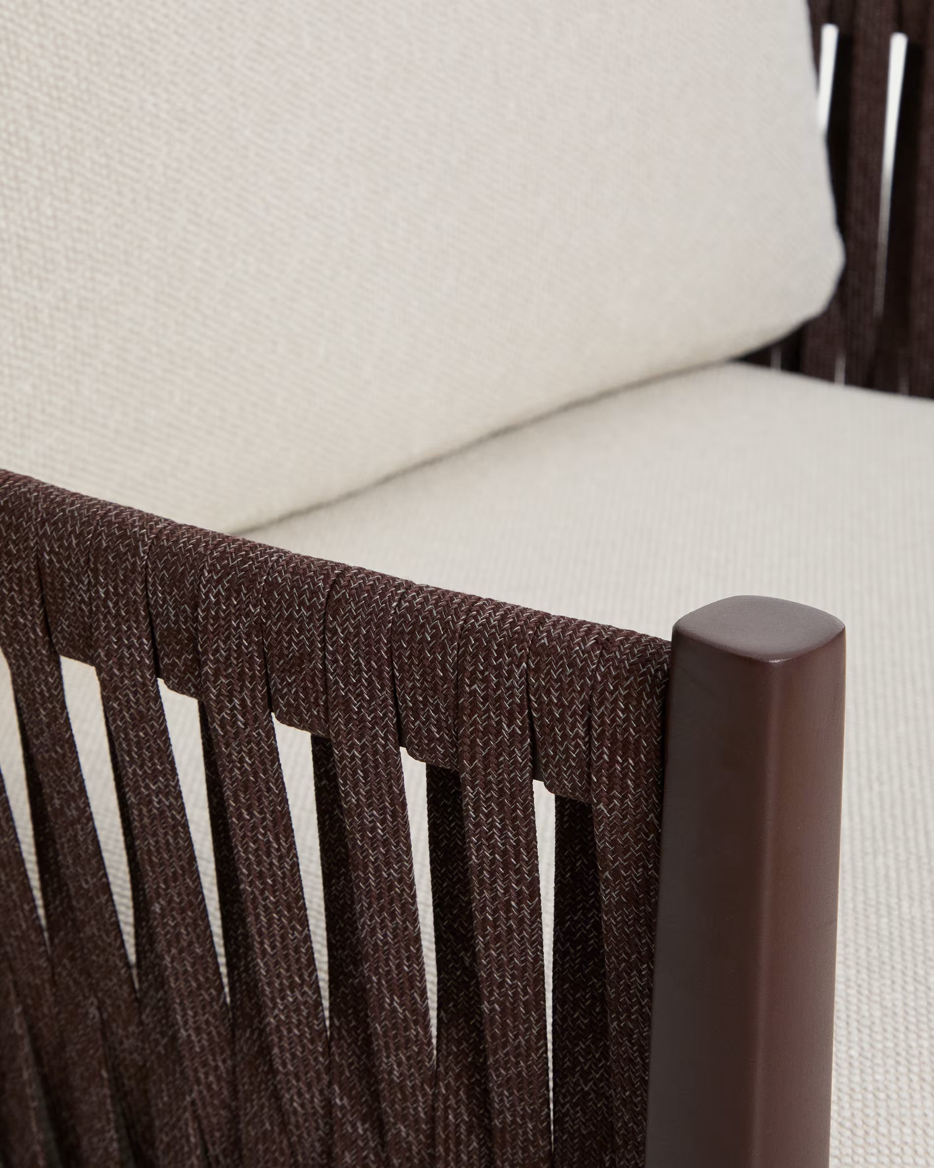 ALERIA Beige Garden Set with Dark Base