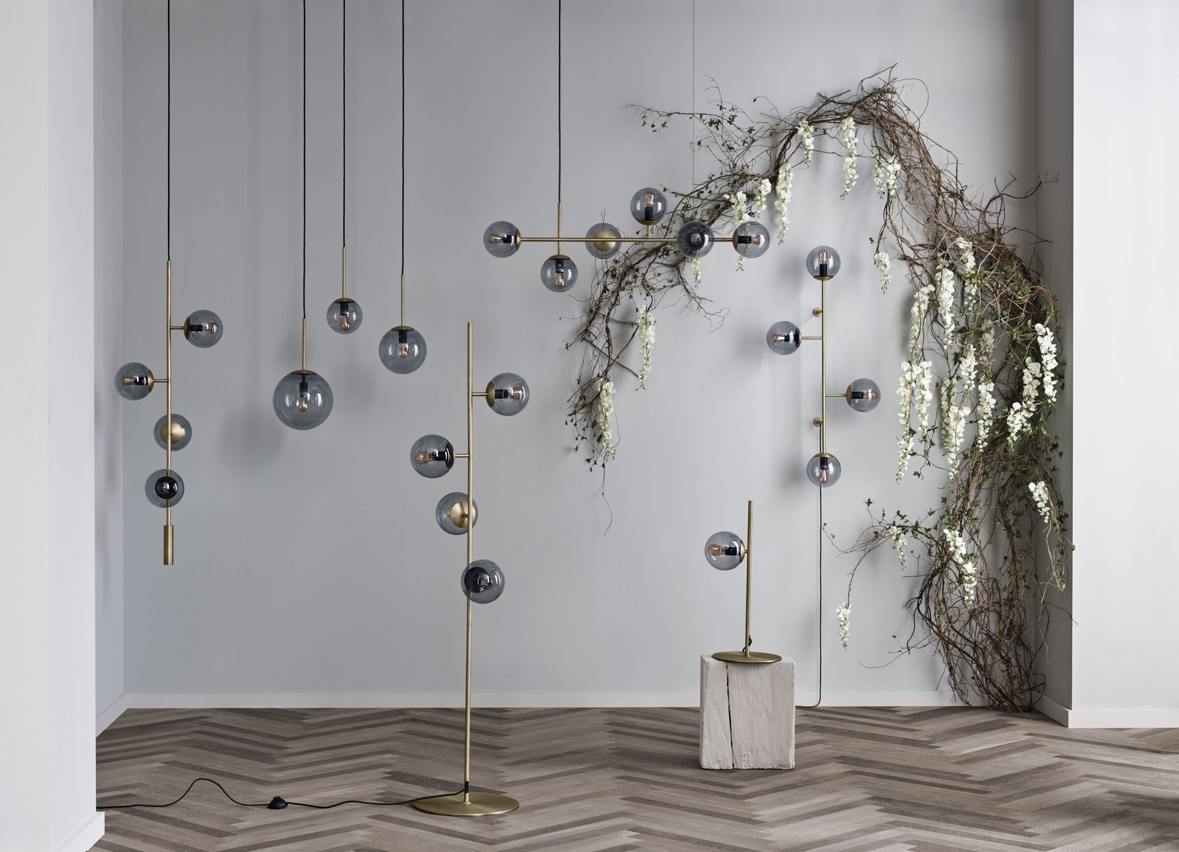 Nástenné svietidlo ORB sklo a antická mosadz