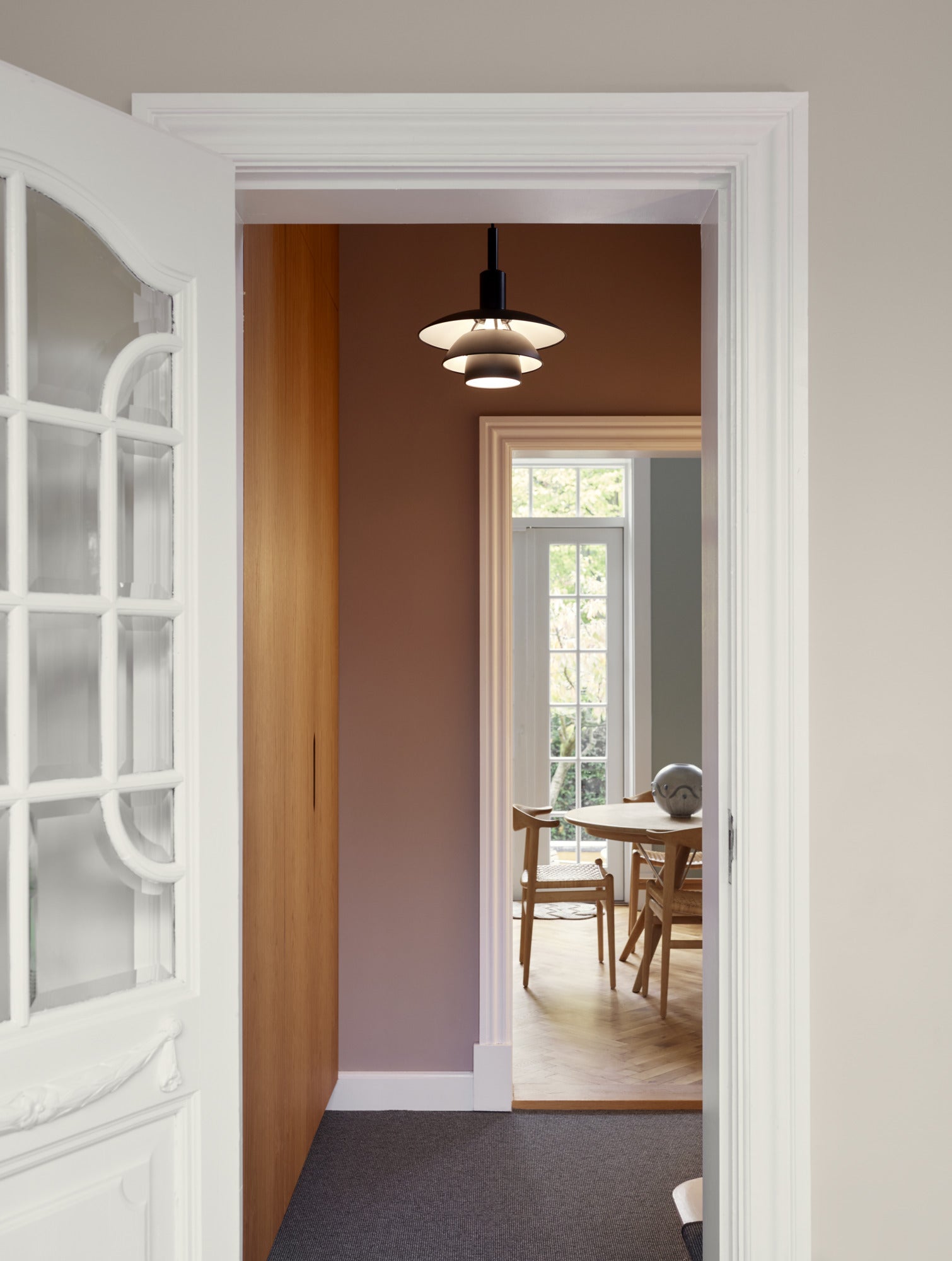 Závesná lampa PH 3/3 biela s čiernym matným povrchom