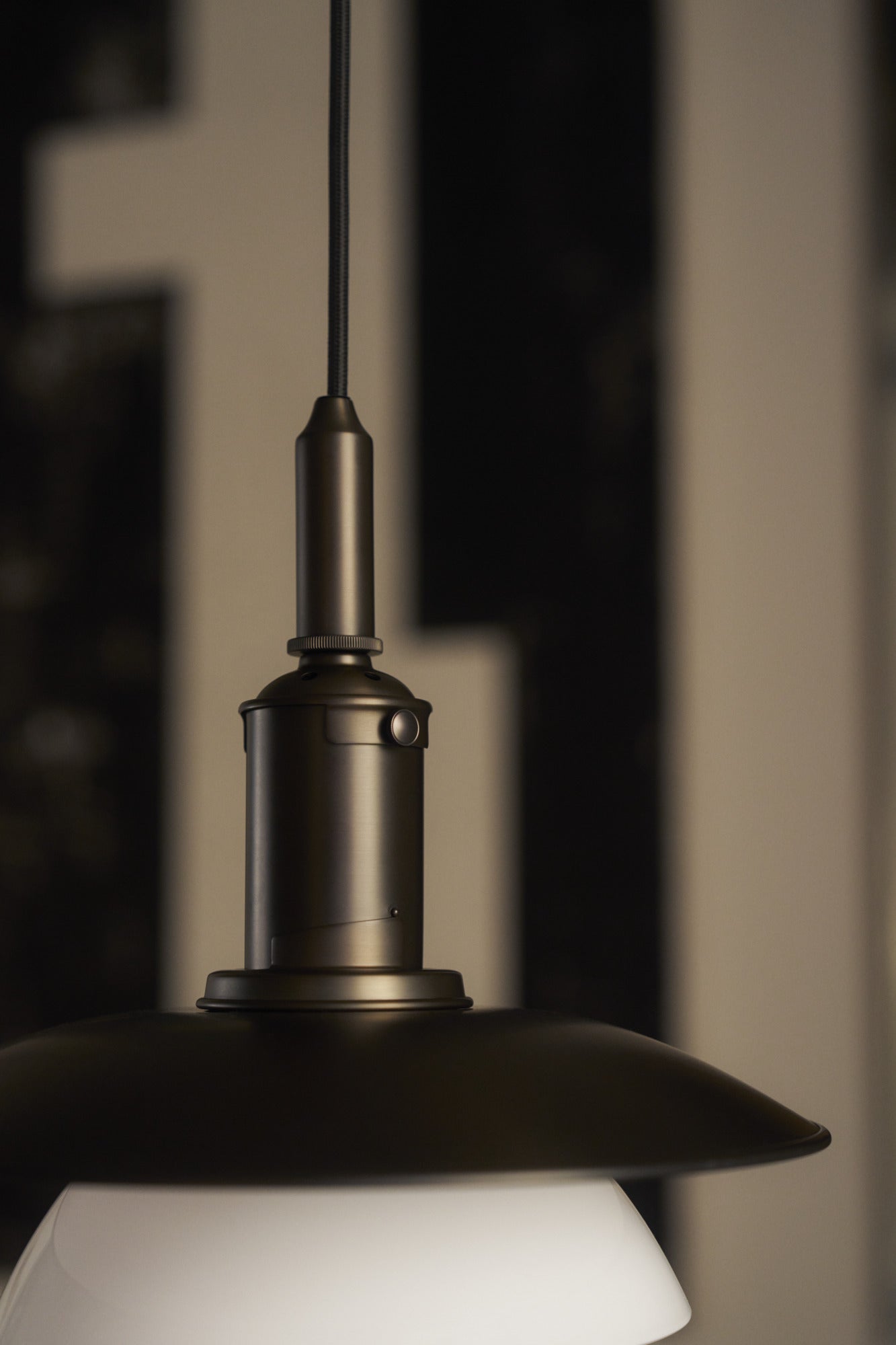 Závesná lampa PH 3/3 biela s čiernym matným povrchom