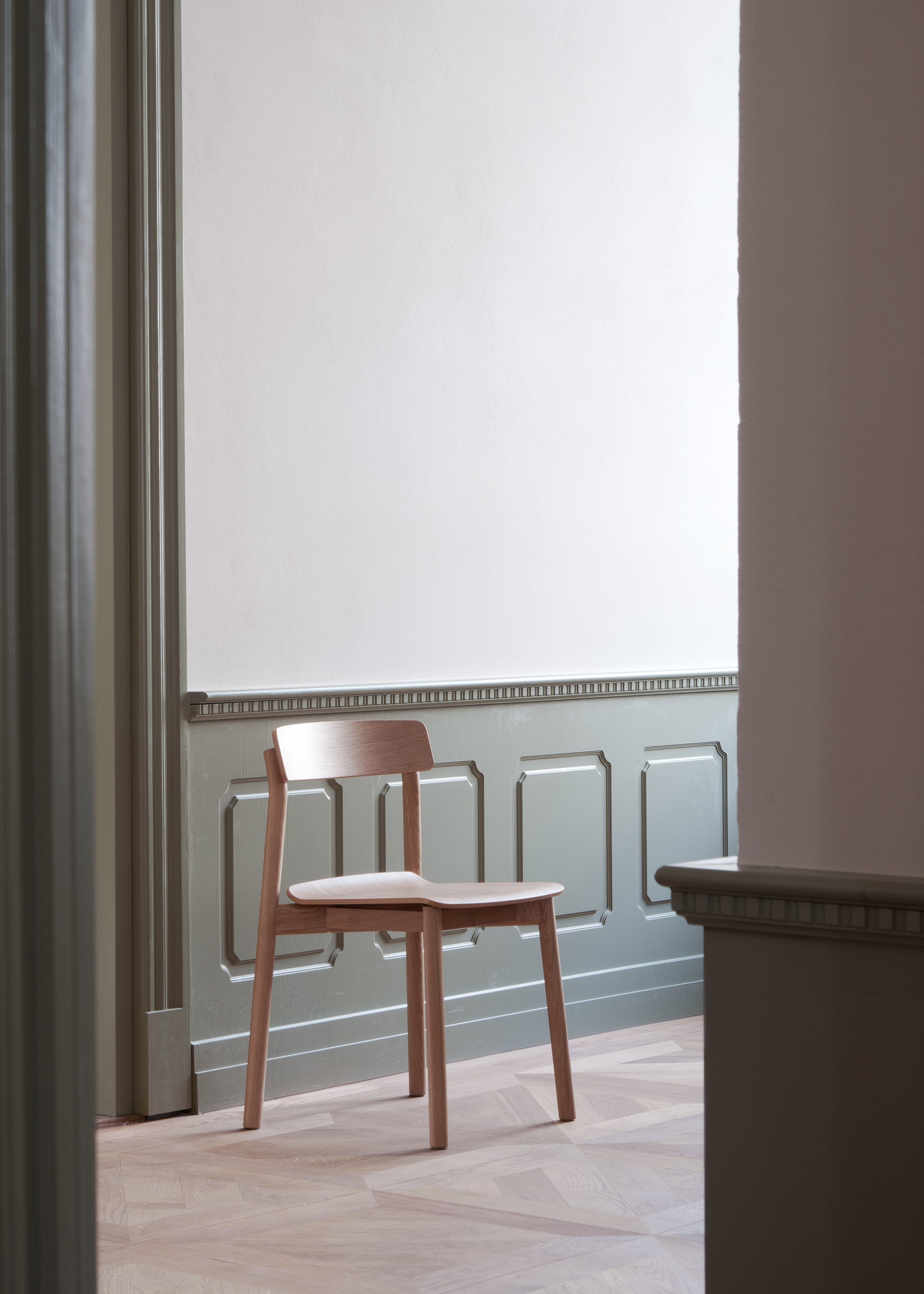 Stolička ARCHE čierne dubové drevo