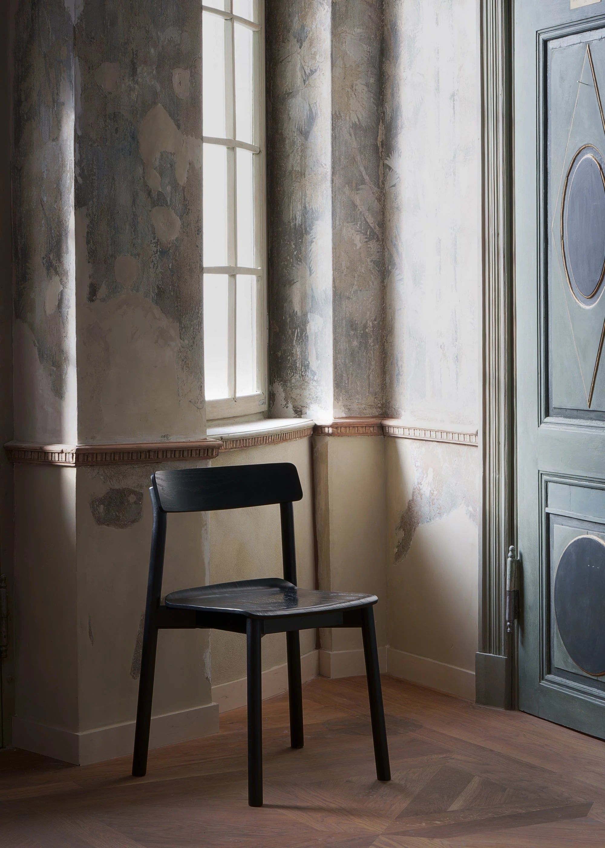 Stolička ARCHE čierne dubové drevo