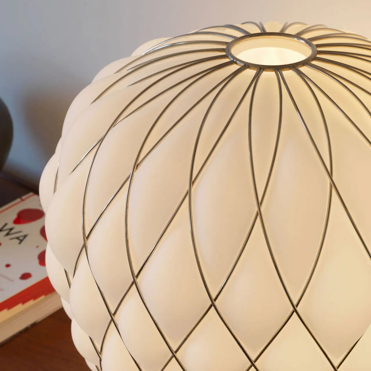 Lampa stołowa PINECONE chromowany z białym szkłem dmuchanym – Fontana Arte