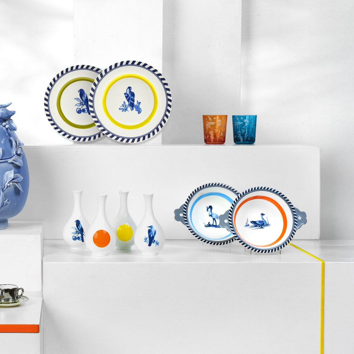 Súprava tanierov S VTÁČKOVÝM MOTÍVOM biela s olivovou a modrou