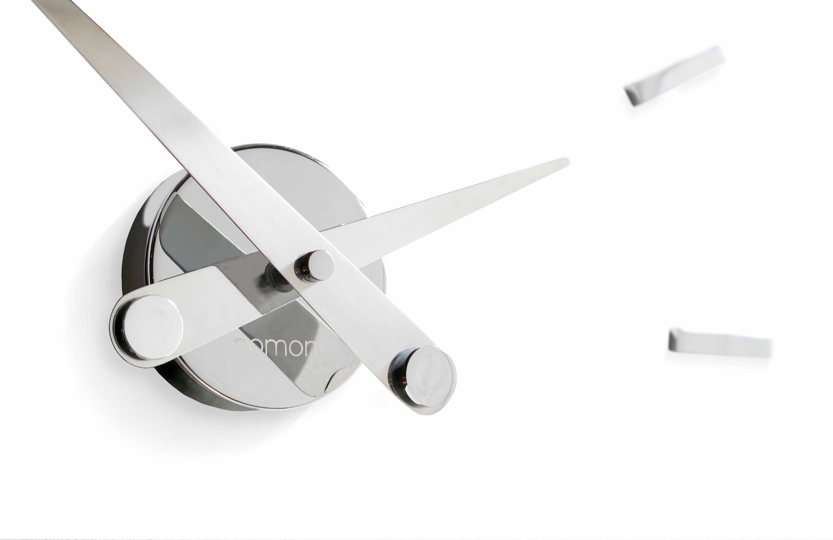 Nástenné hodiny PUNTOS SUSPENSIVOS chrómované