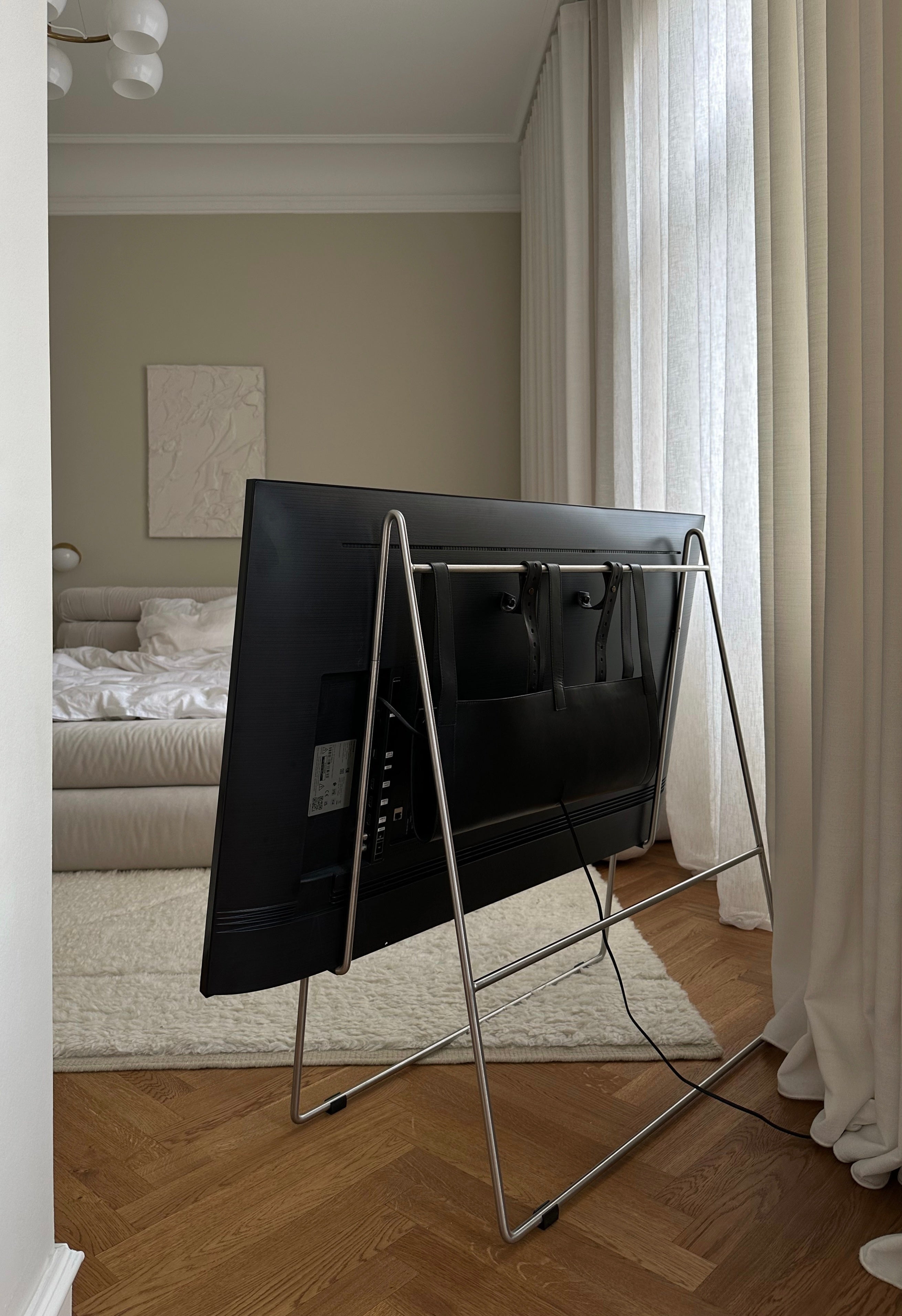 CARRY Silver TV Stand