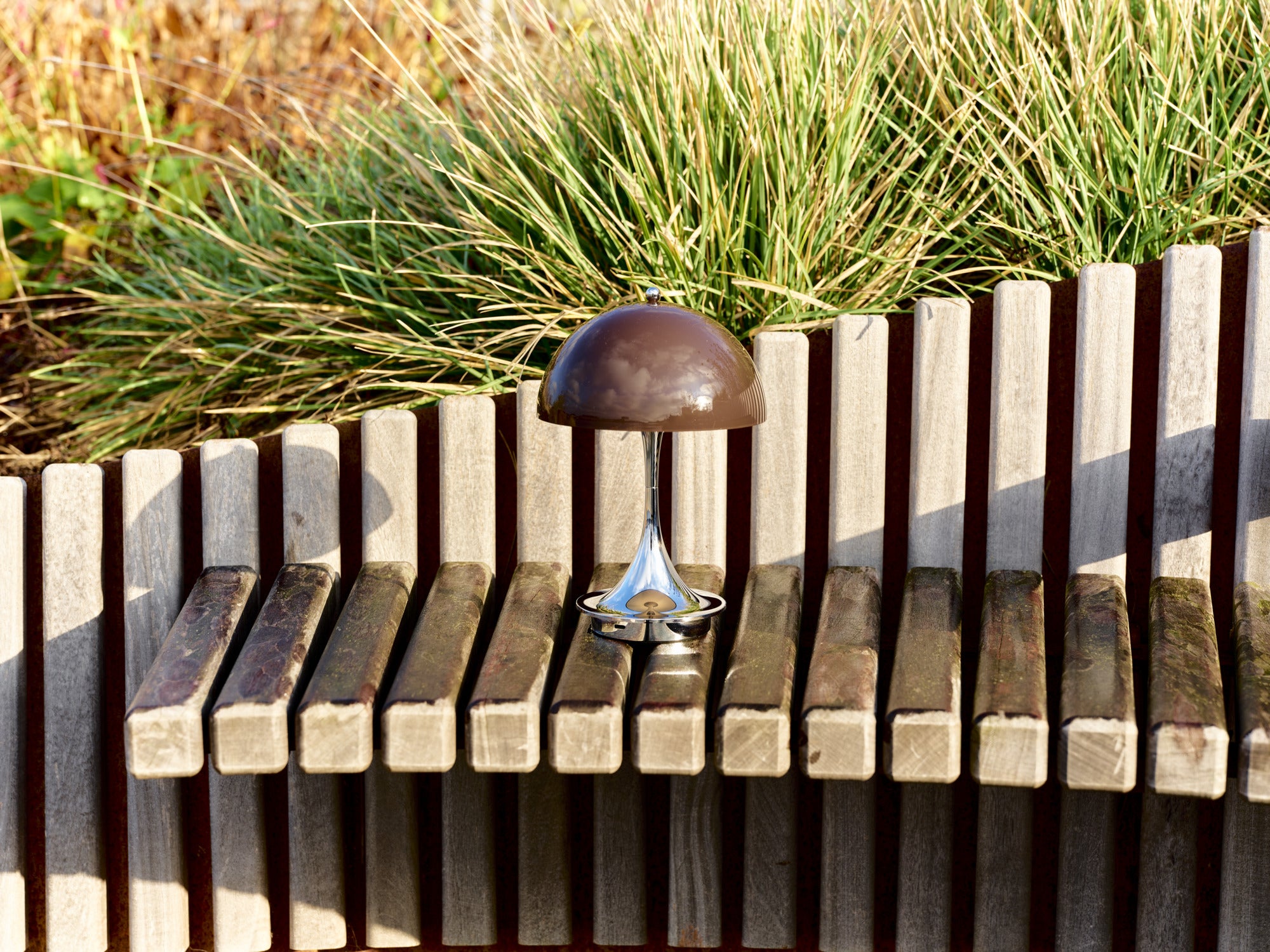 Prenosná lampa PANTHELLA 160 hnedá s chrómovaným podstavcom