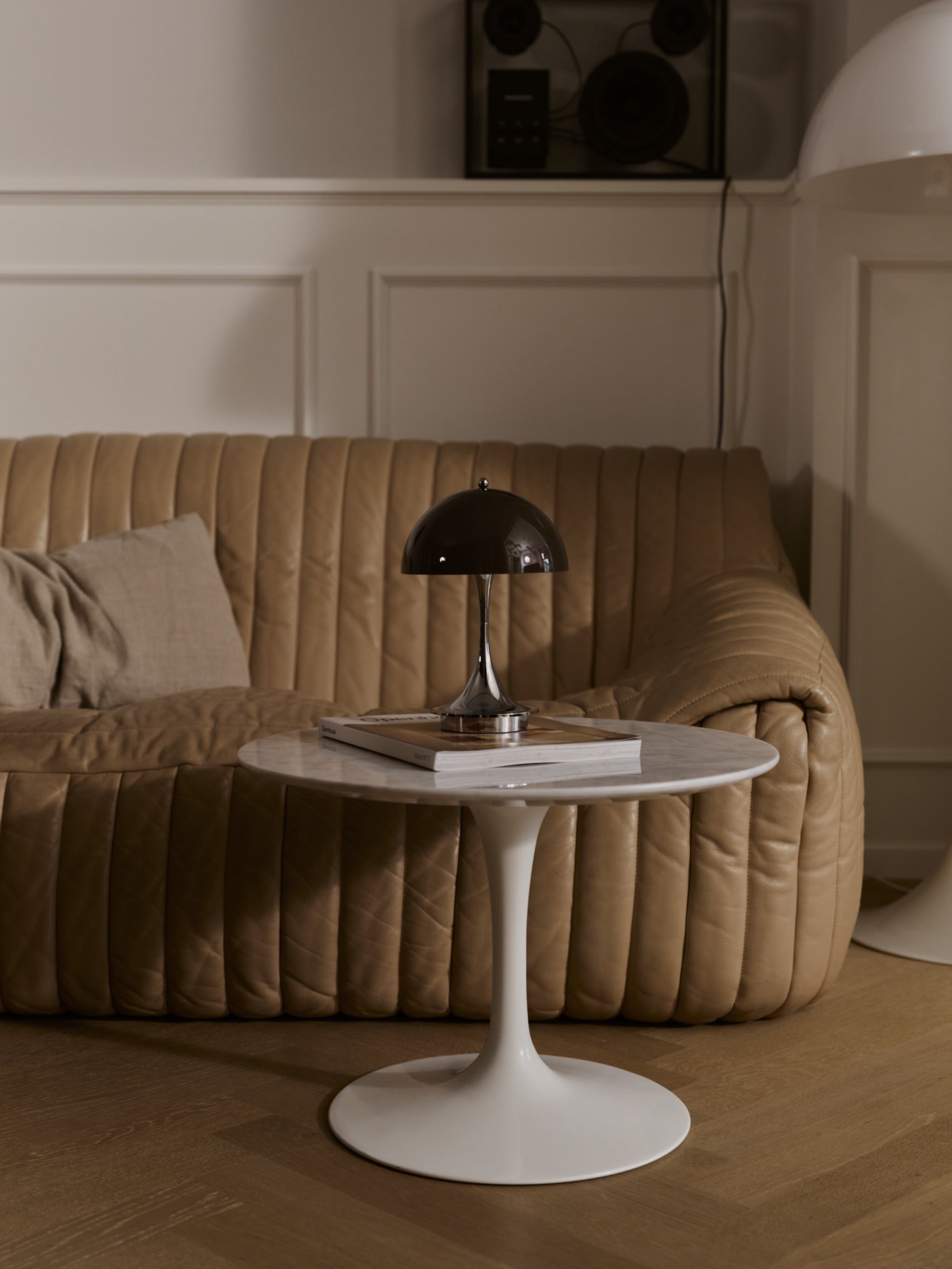 Prenosná lampa PANTHELLA 160 hnedá s chrómovaným podstavcom