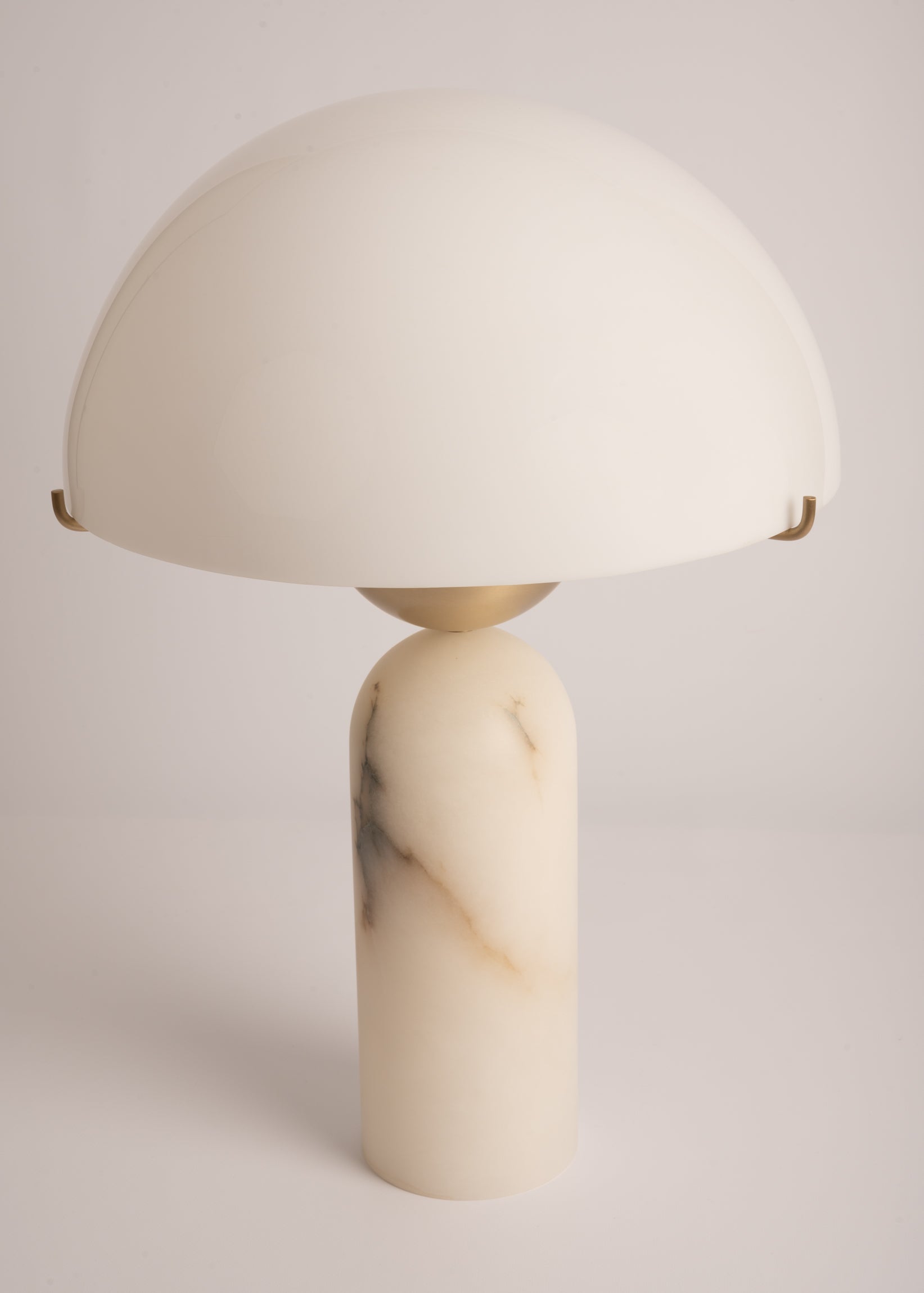 Stolná lampa PEONO biely alabaster