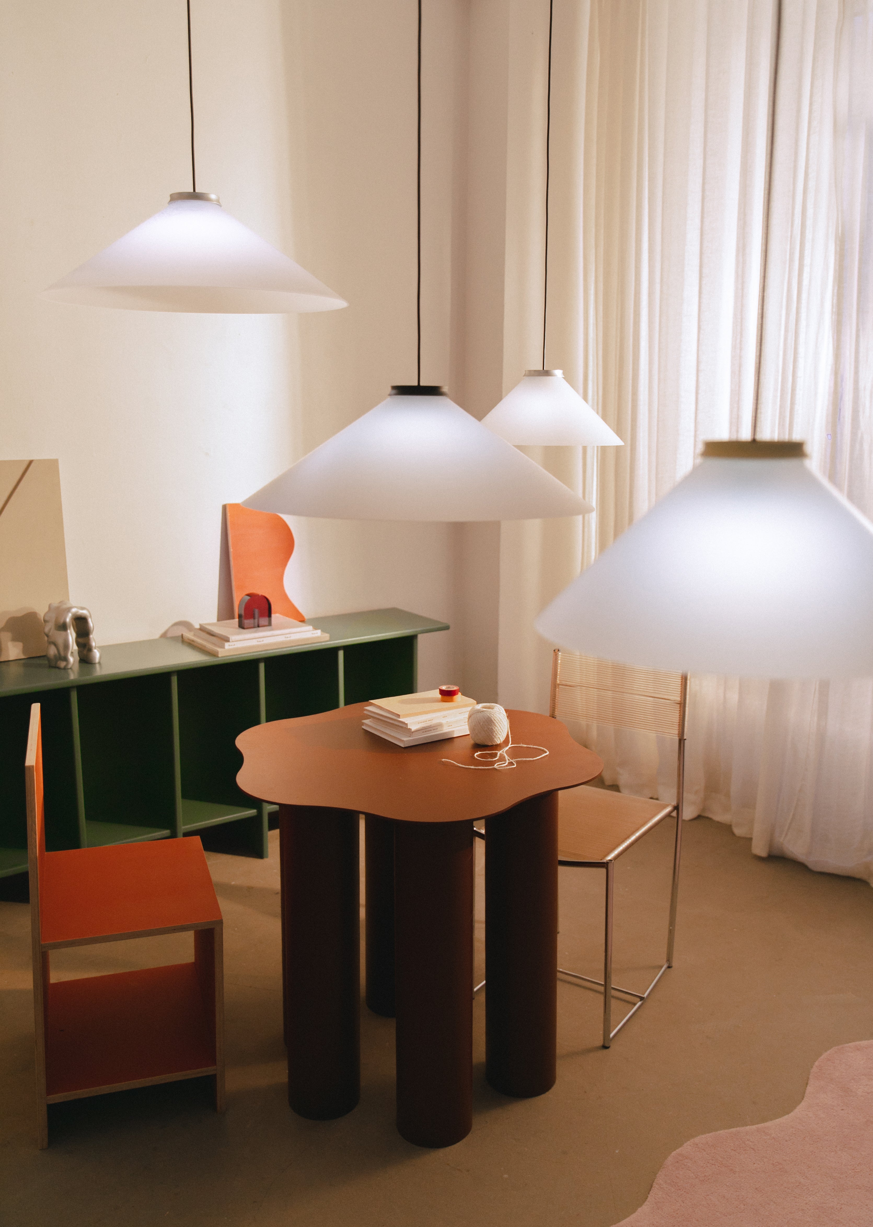 Závesná lampa ALINE čierna s bielym tienidlo