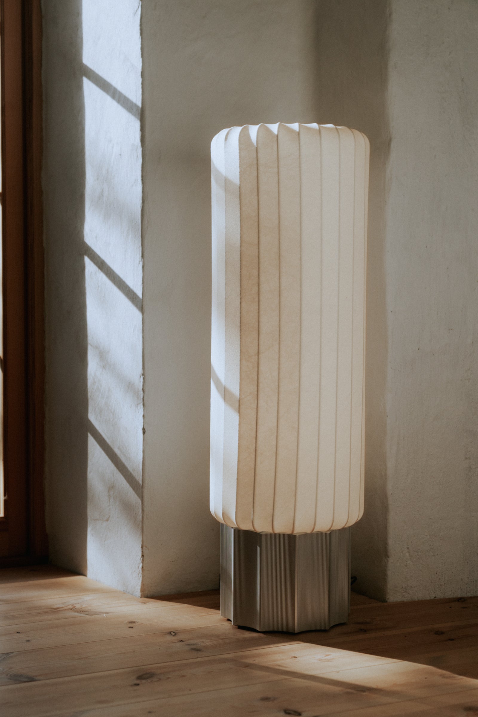 Stojaca lampa METER hliník