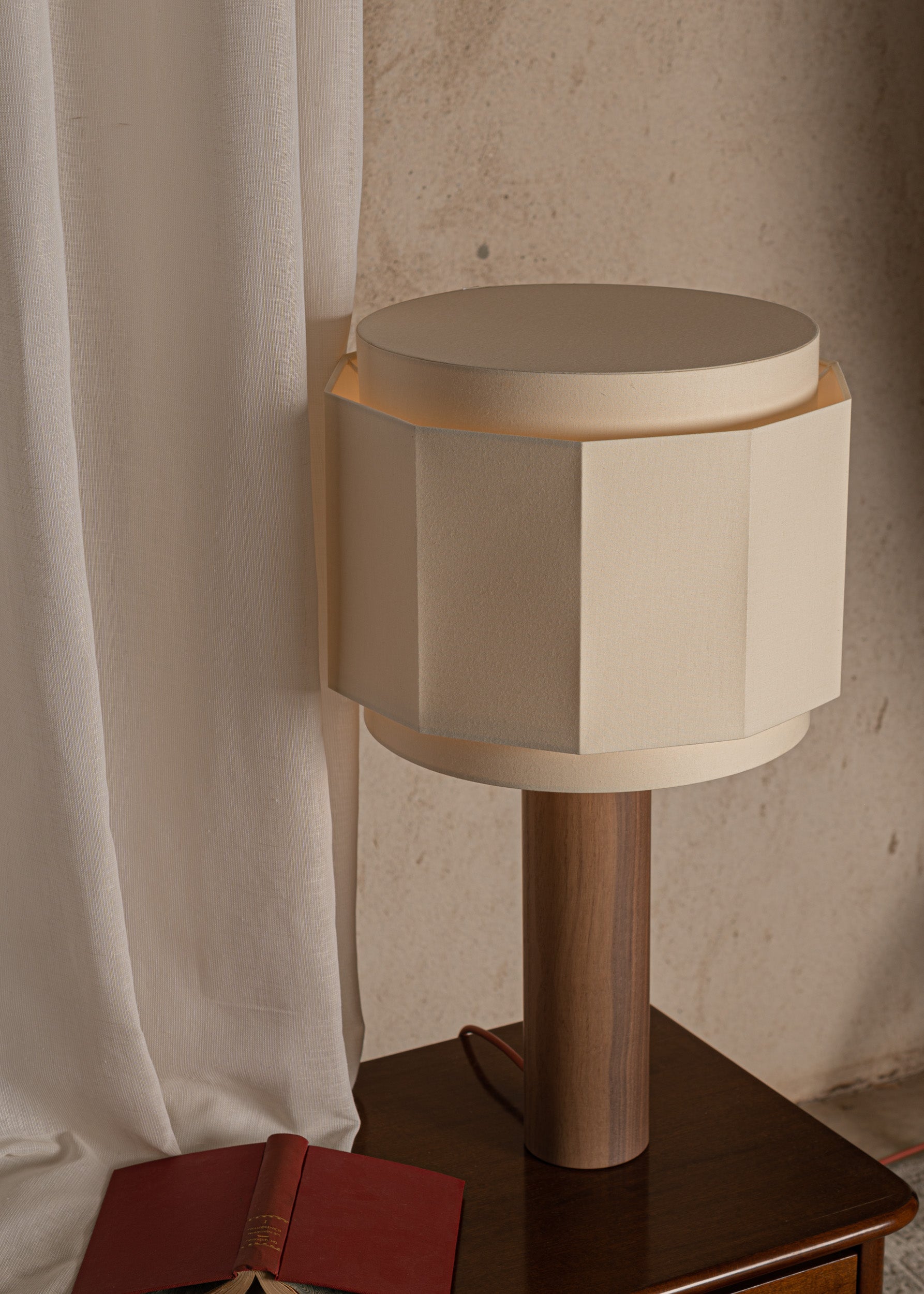 Stolná lampa PIPO OKLA orechové drevo