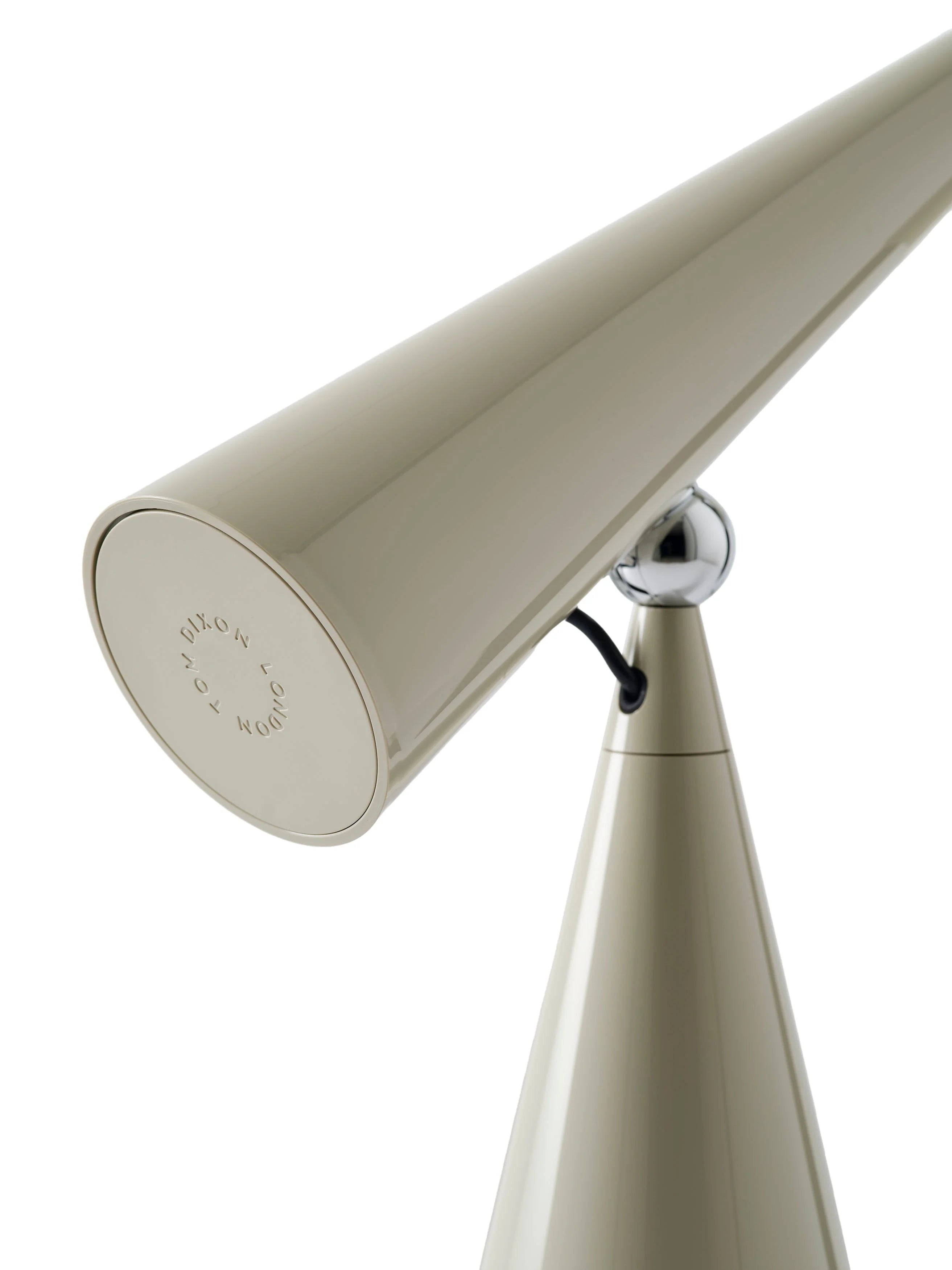 POSE cream table lamp