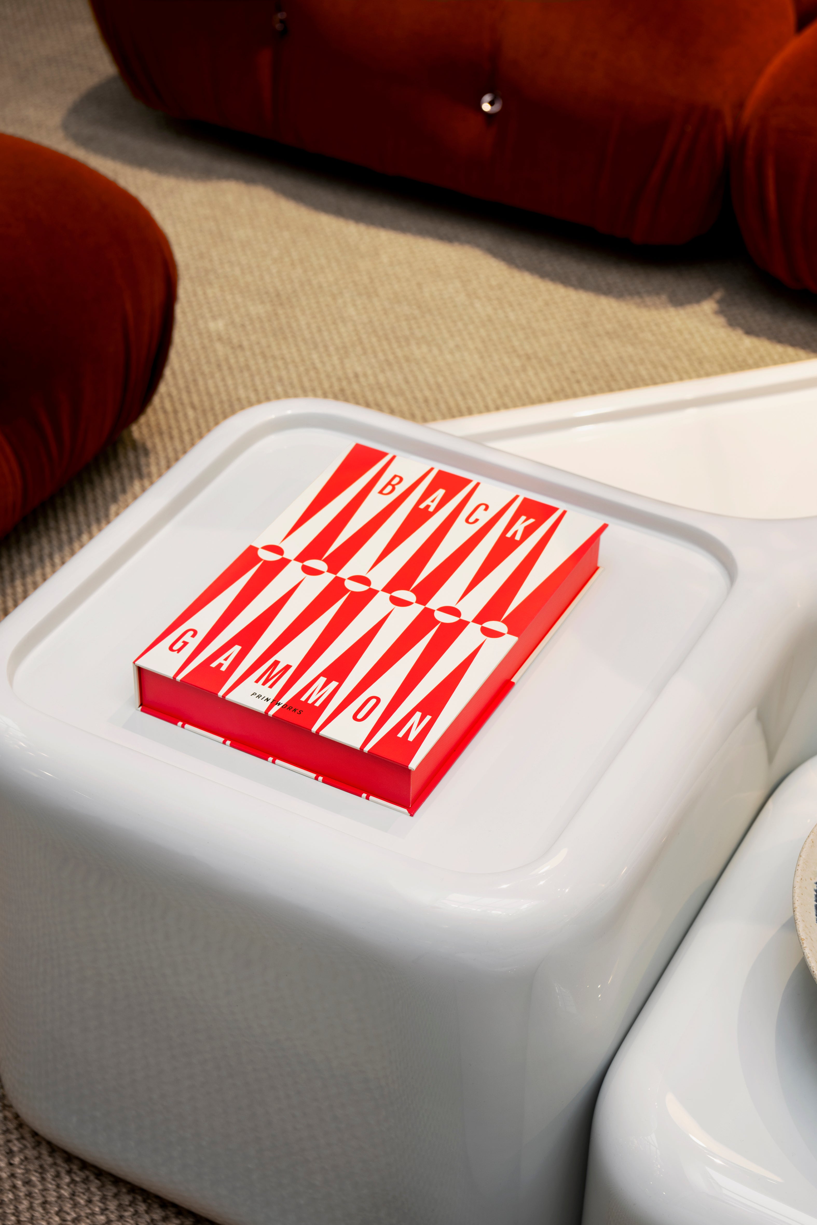 ART OF BACKGAMMON Red and Beige Backgammon Set