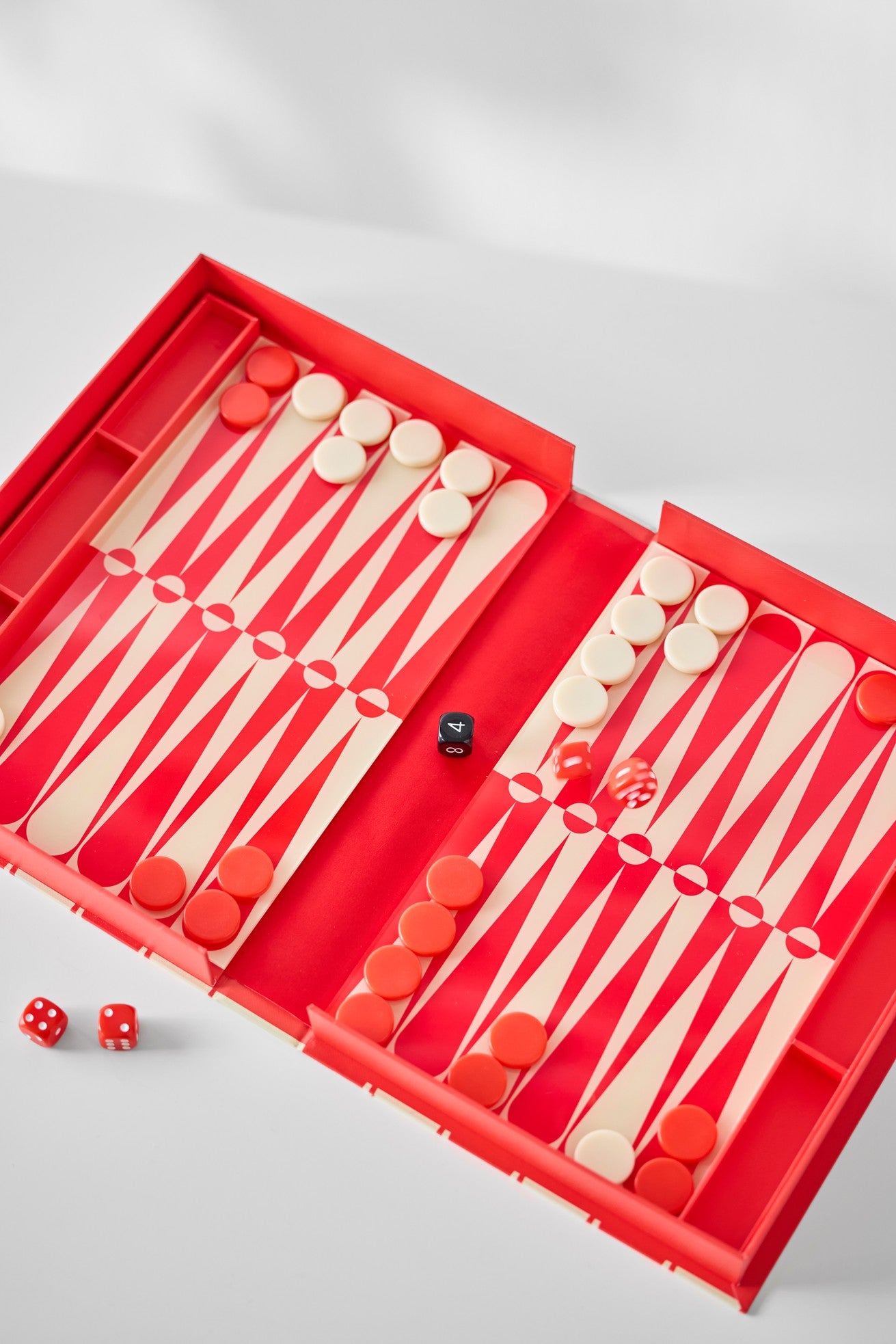 ART OF BACKGAMMON Red and Beige Backgammon Set