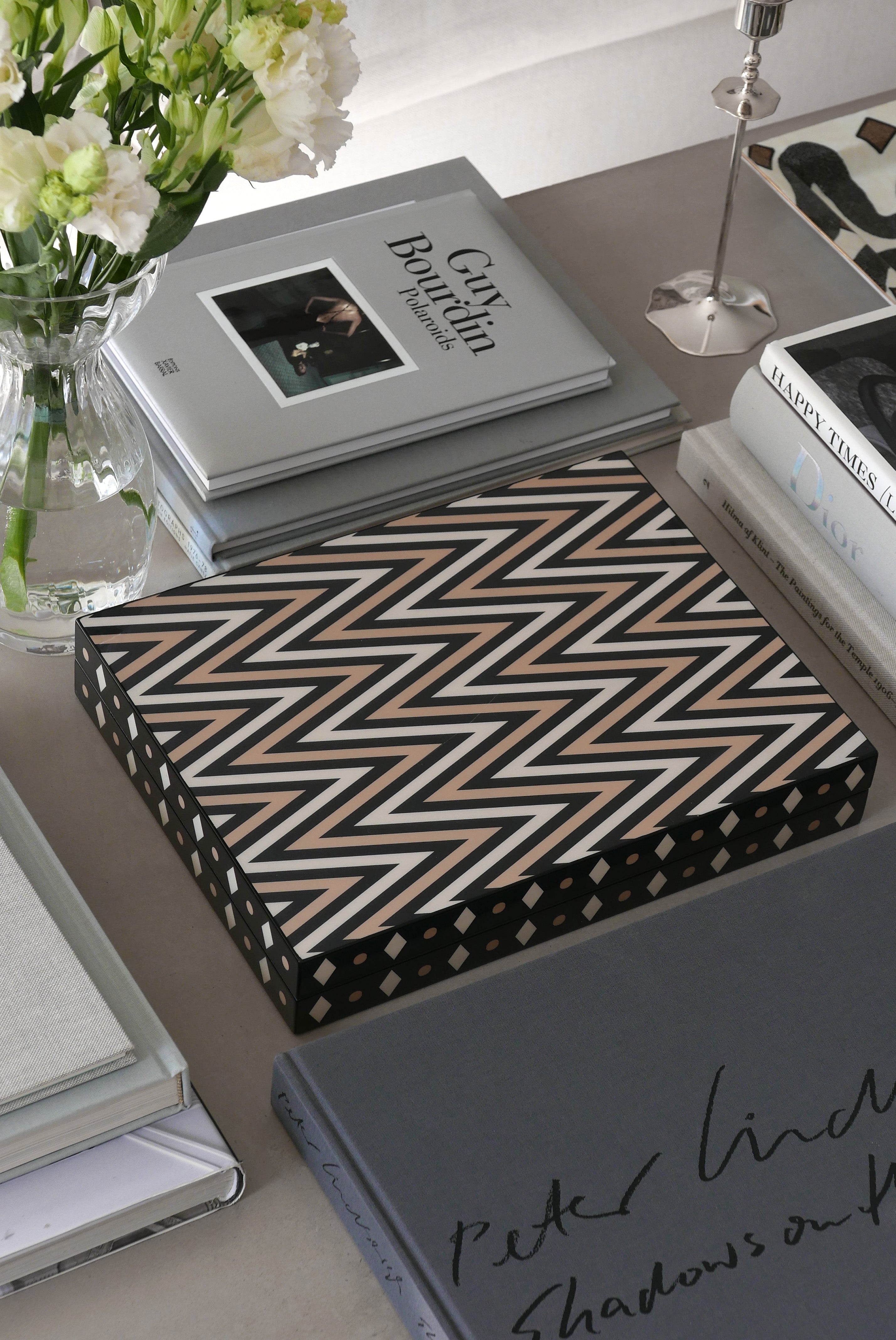 Lacquered Backgammon Set Black with White