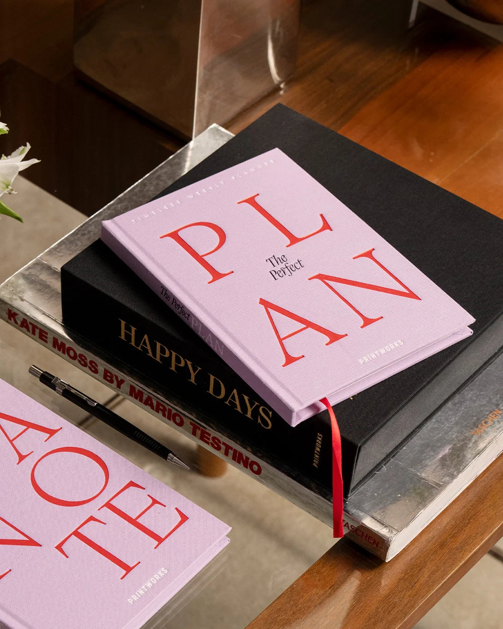 Týždenný plánovač THE PERFECT PLAN fialový s červenou