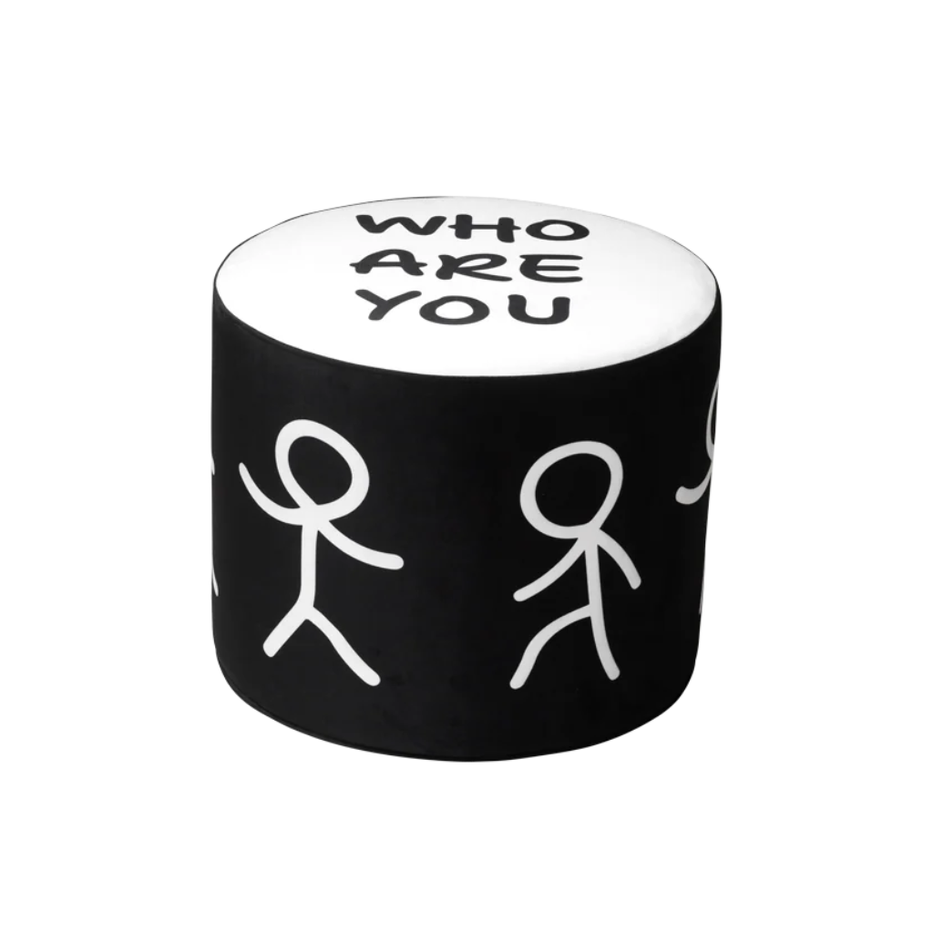 Puf KTO STE čierno-biely