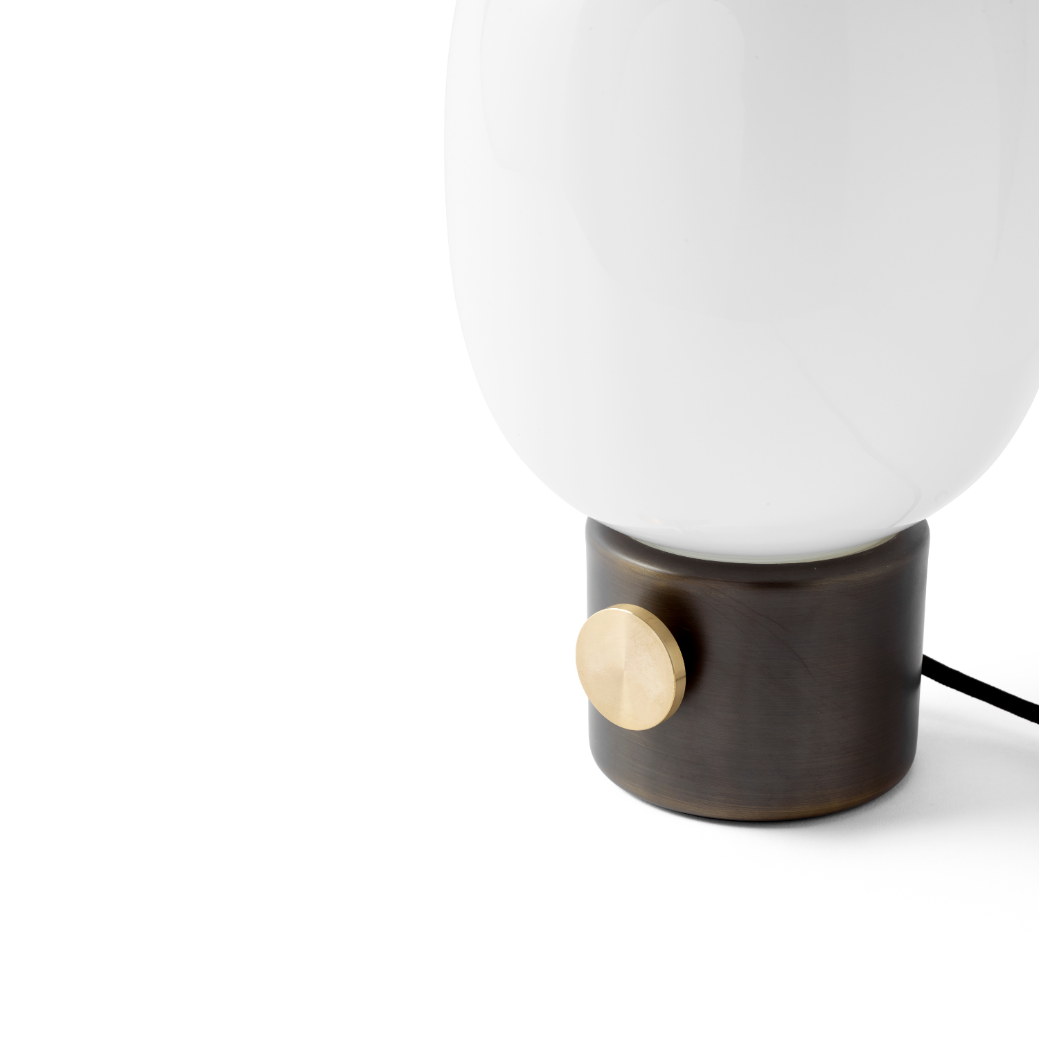 Stolná lampa JWDA z fúkaného skla s podstavcom z bronzovaného mosadze