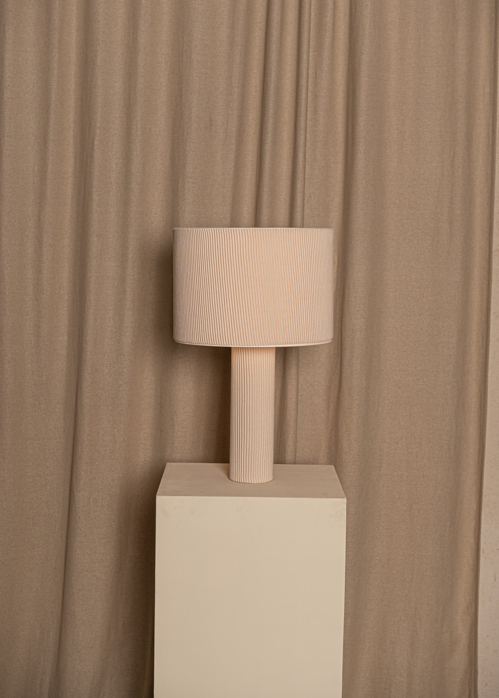 Stolná lampa PYJAMA béžová vlna
