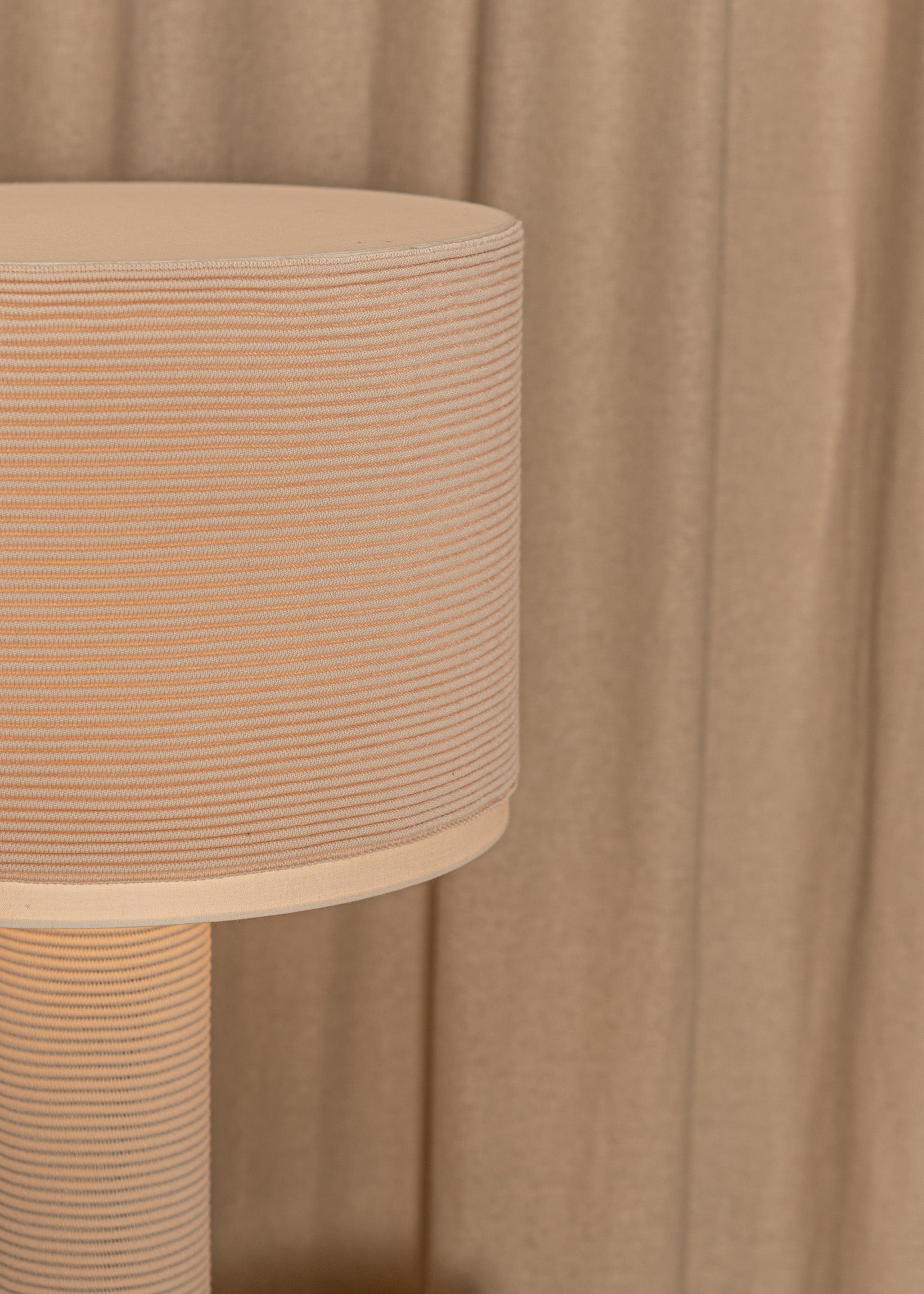 Stolná lampa PYJAMA béžová vlna